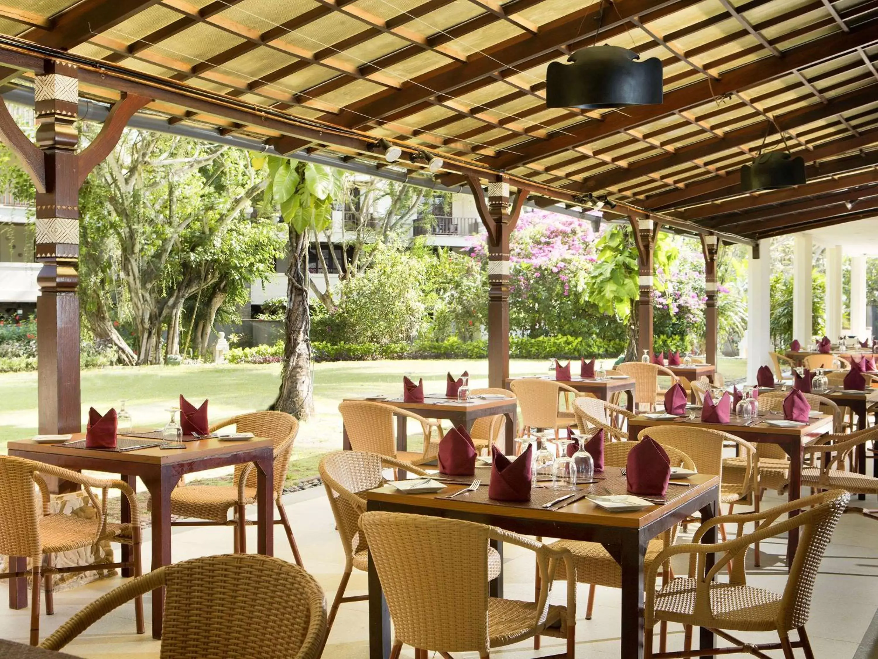 Restaurant/Places to Eat in Novotel Bali Nusa Dua