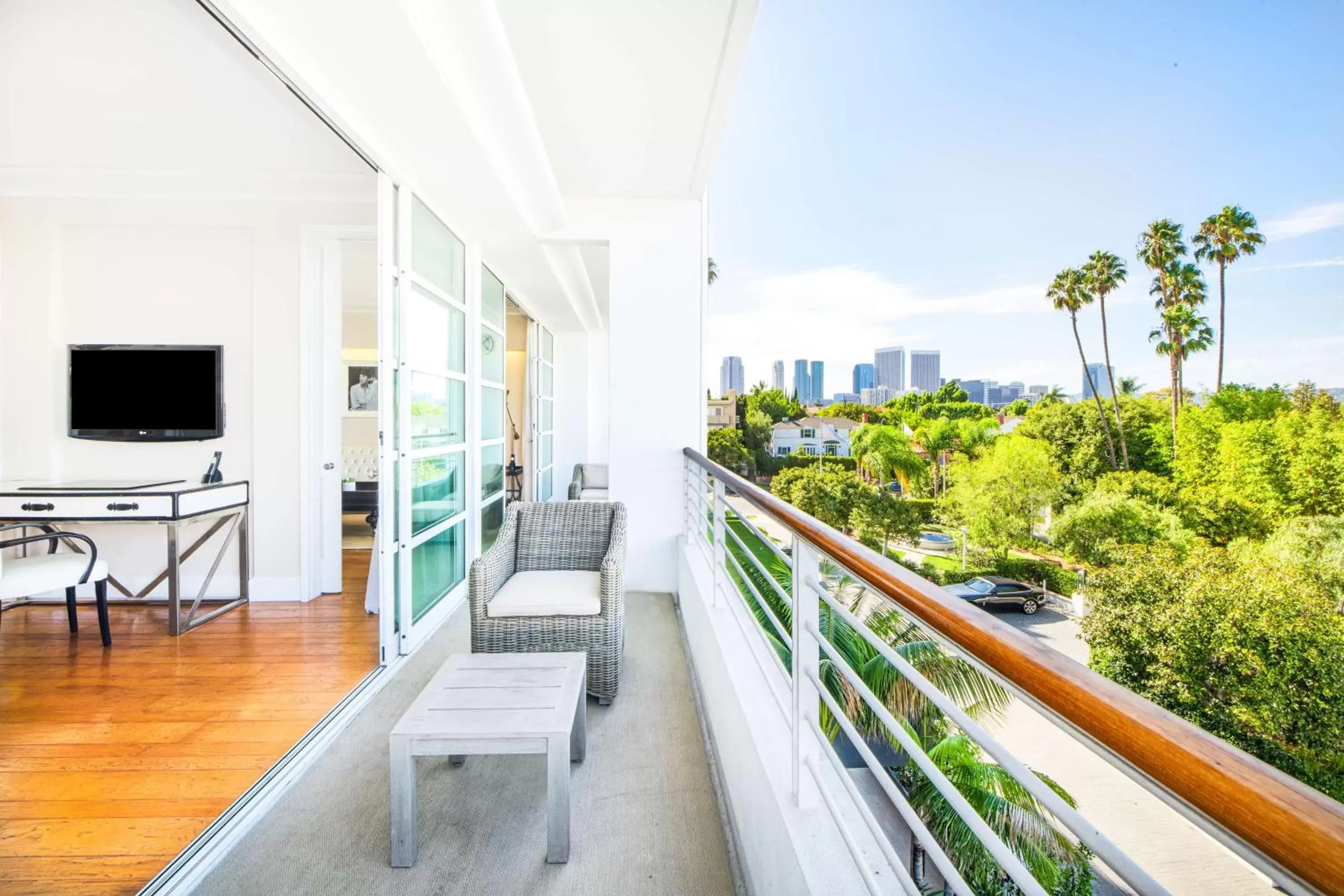 Bed, Balcony/Terrace in Cameo Beverly Hills
