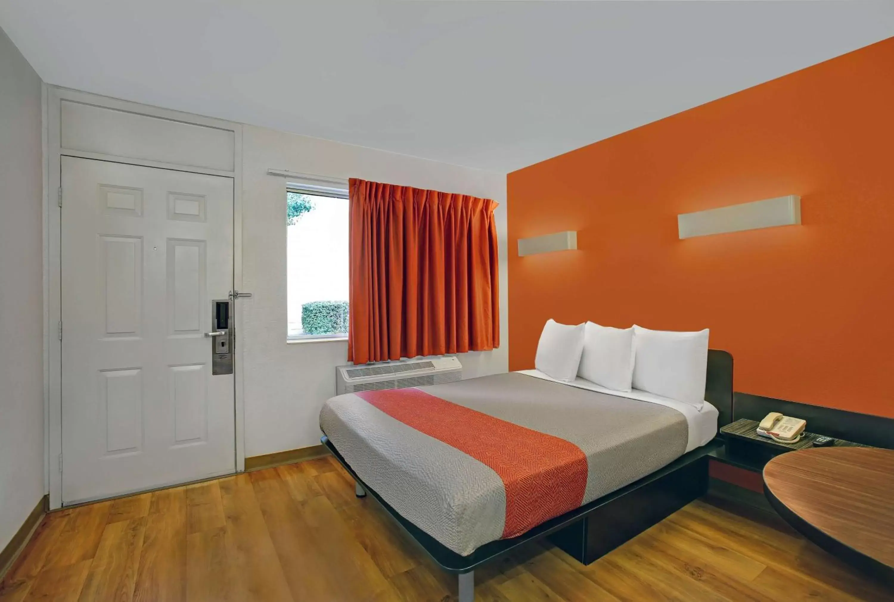 Photo of the whole room, Bed in Motel 6-Santa Clara, CA