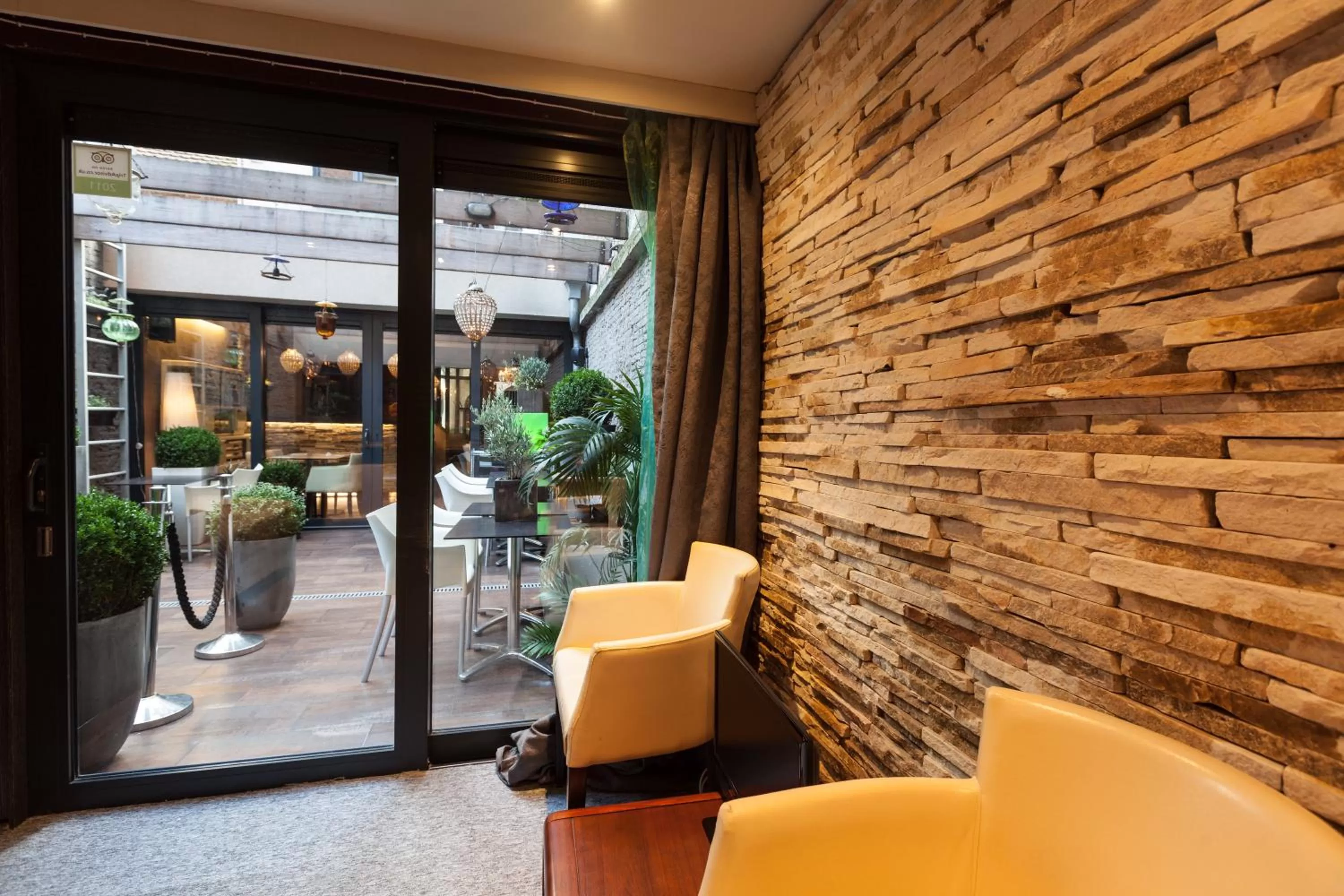 Balcony/Terrace in Hotel Diamonds and Pearls