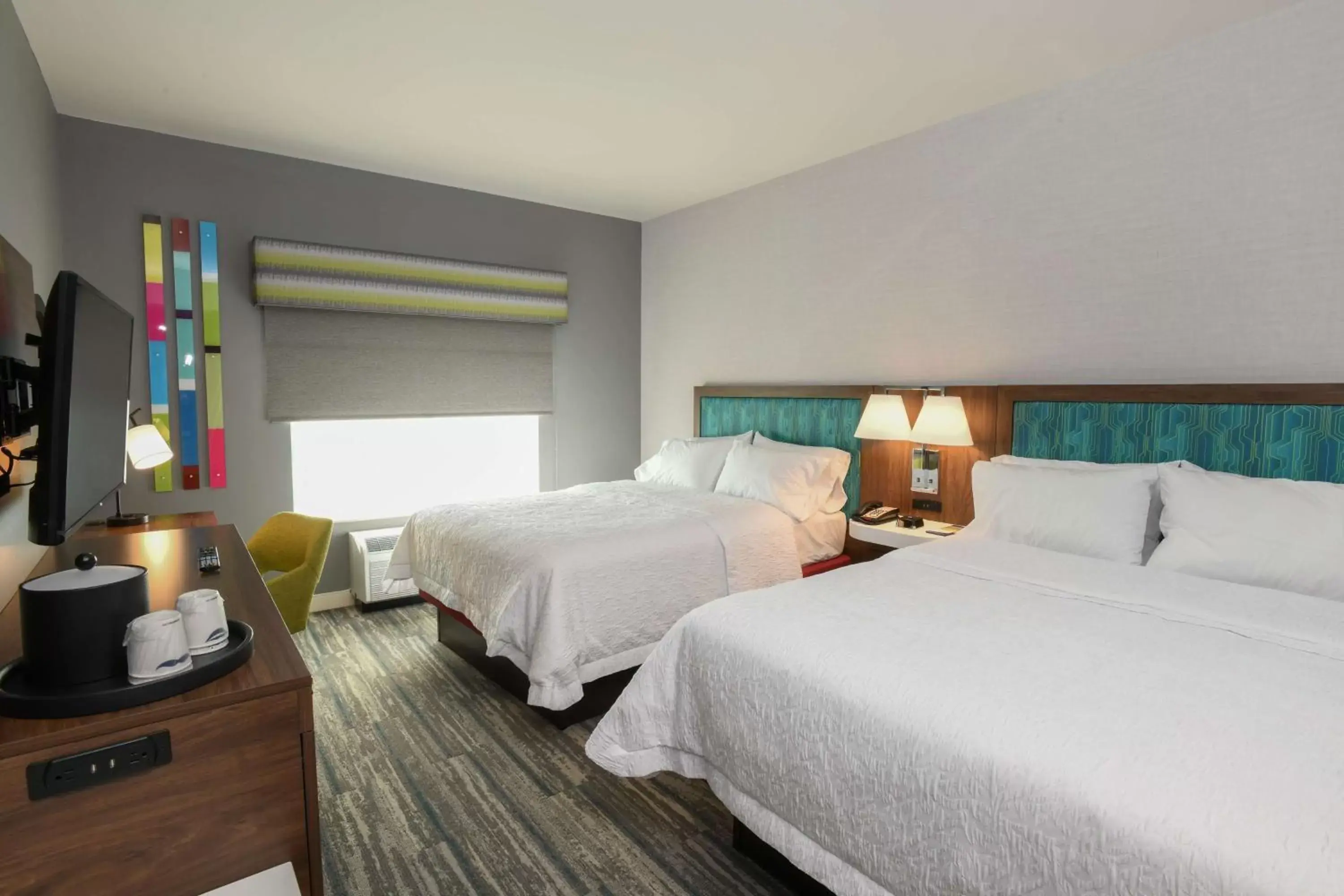 Bedroom, Bed in Hampton Inn & Suites Cincinnati Liberty Township