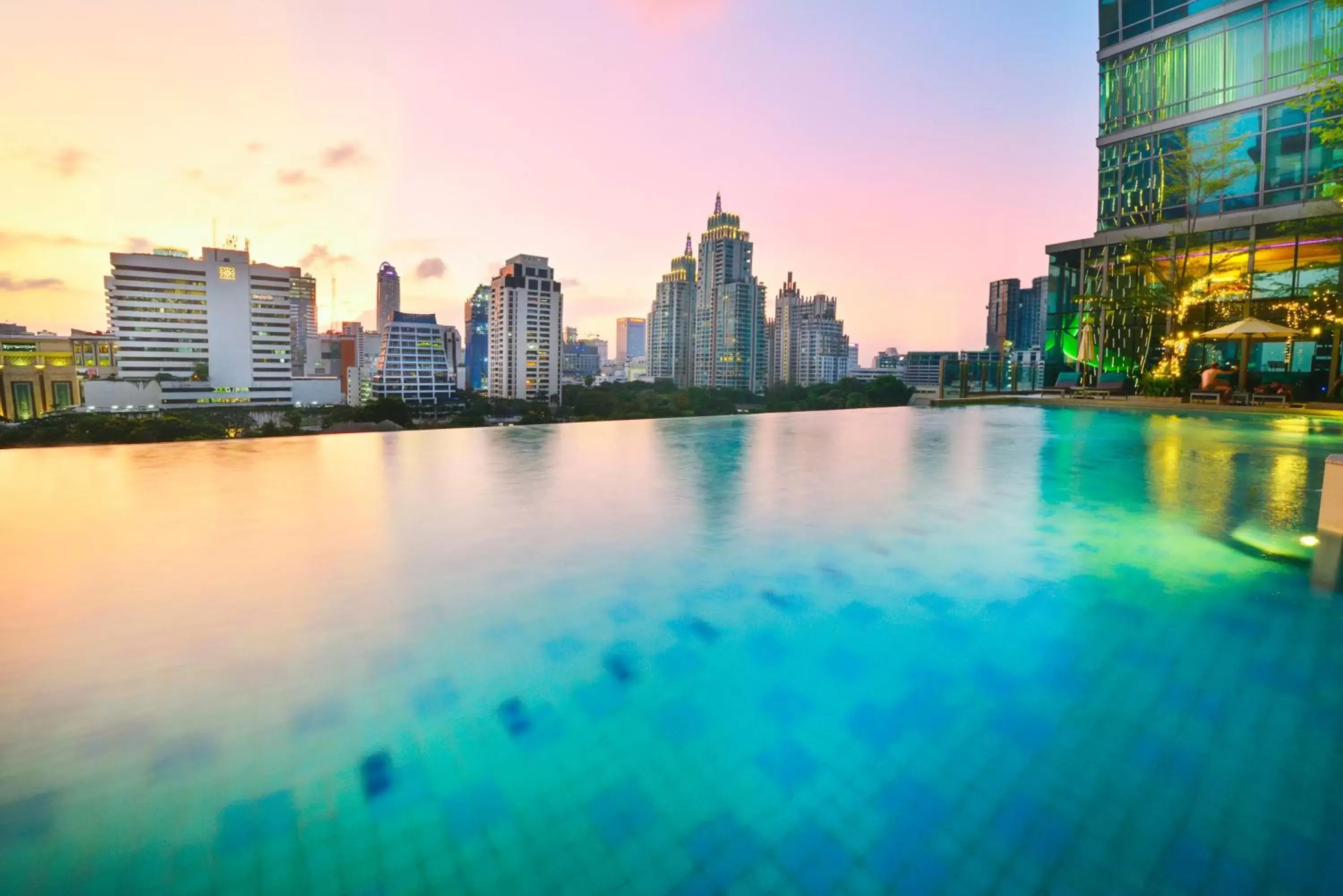 Neighbourhood, Swimming Pool in Sivatel Bangkok Hotel