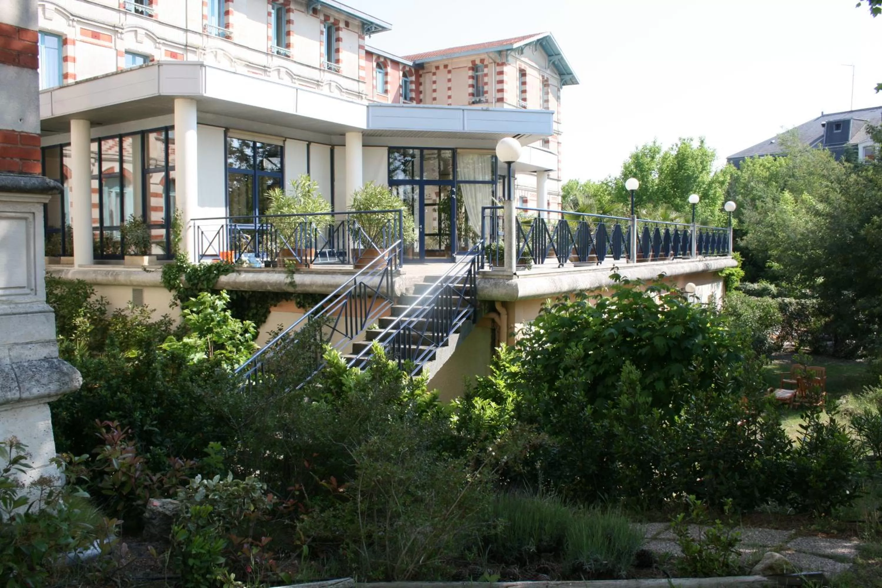 Property building in Résidence de Tourisme Vacances Bleues Villa Regina