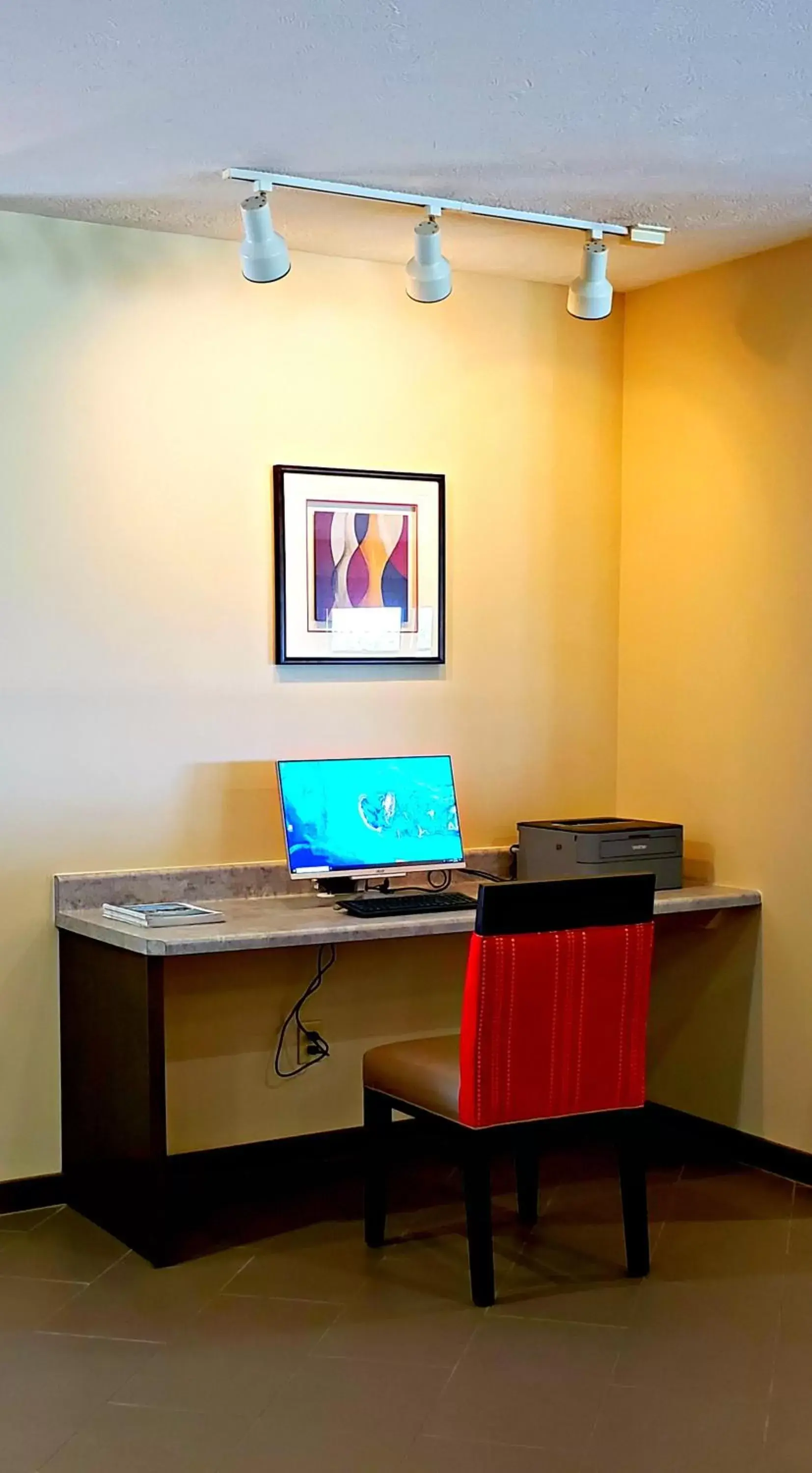 Lobby or reception, TV/Entertainment Center in Berlin Heritage Inn