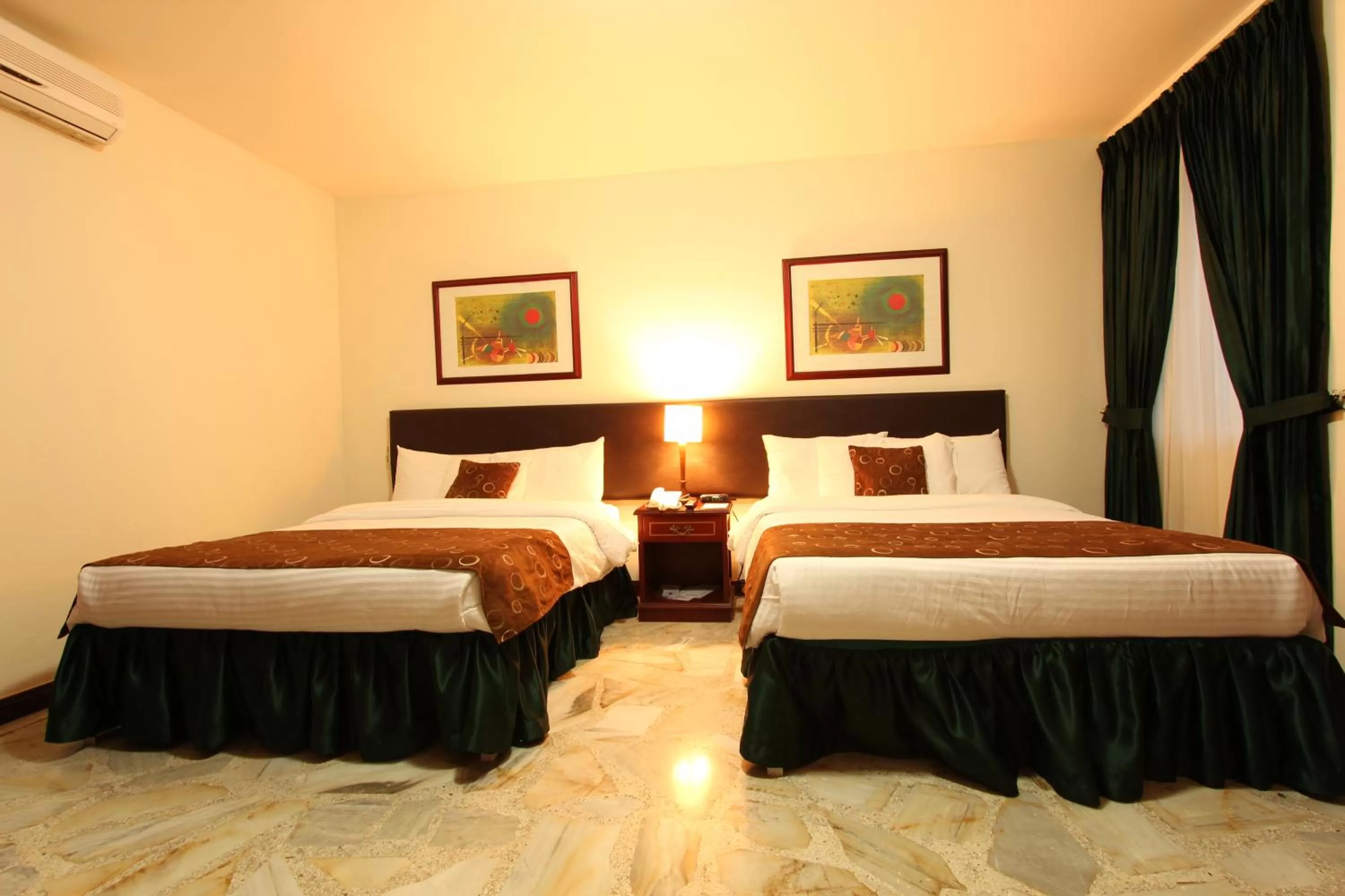 Photo of the whole room, Bed in Hotel San Fernando Real