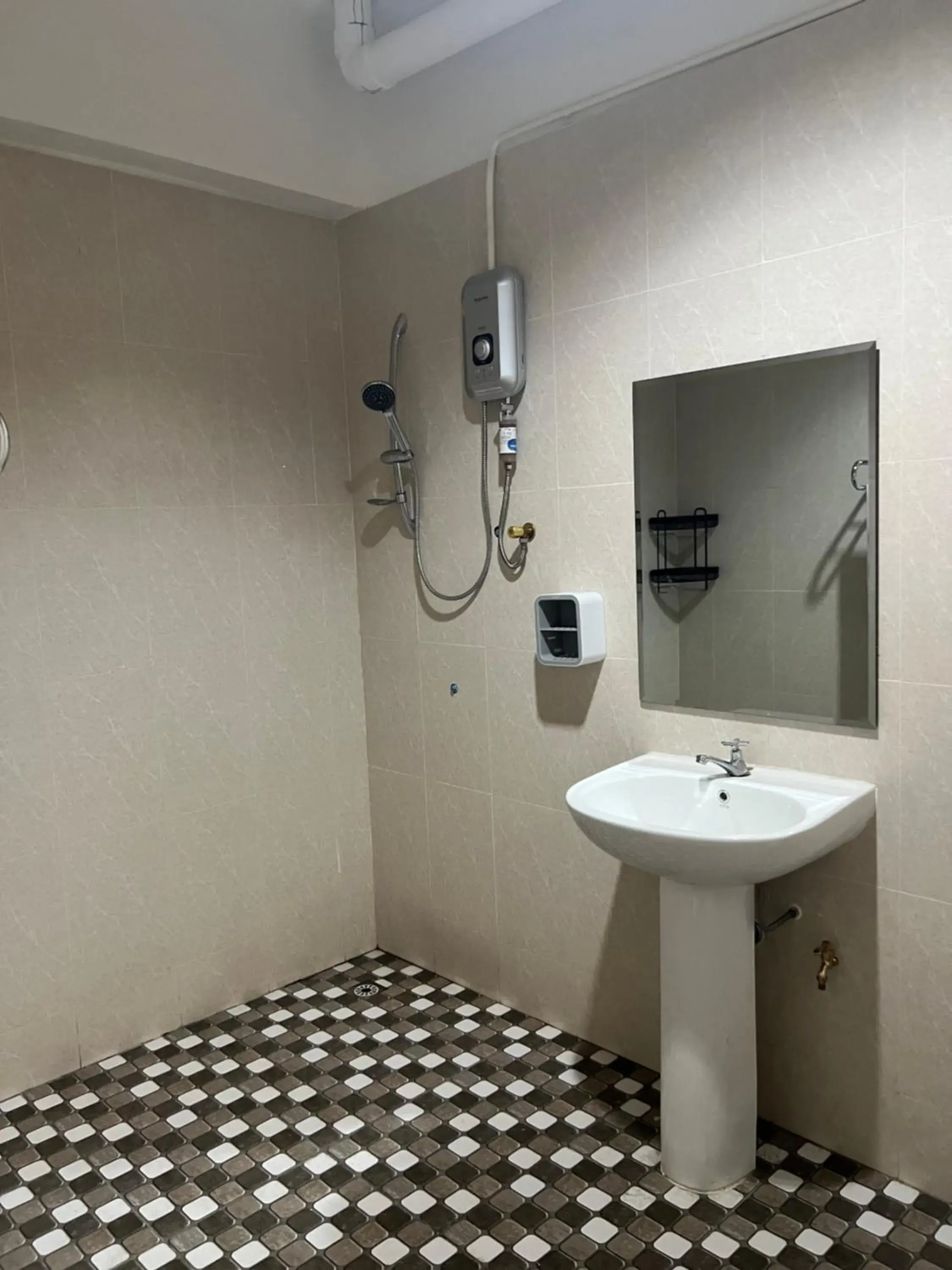 Shower, Bathroom in Mall Suites Hotel