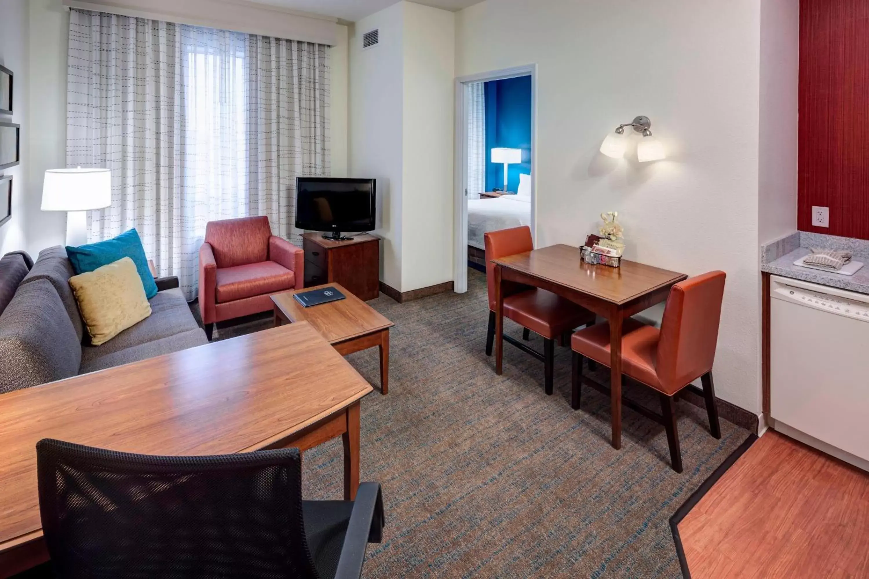 Bedroom, Dining Area in Residence Inn Houston West Energy Corridor