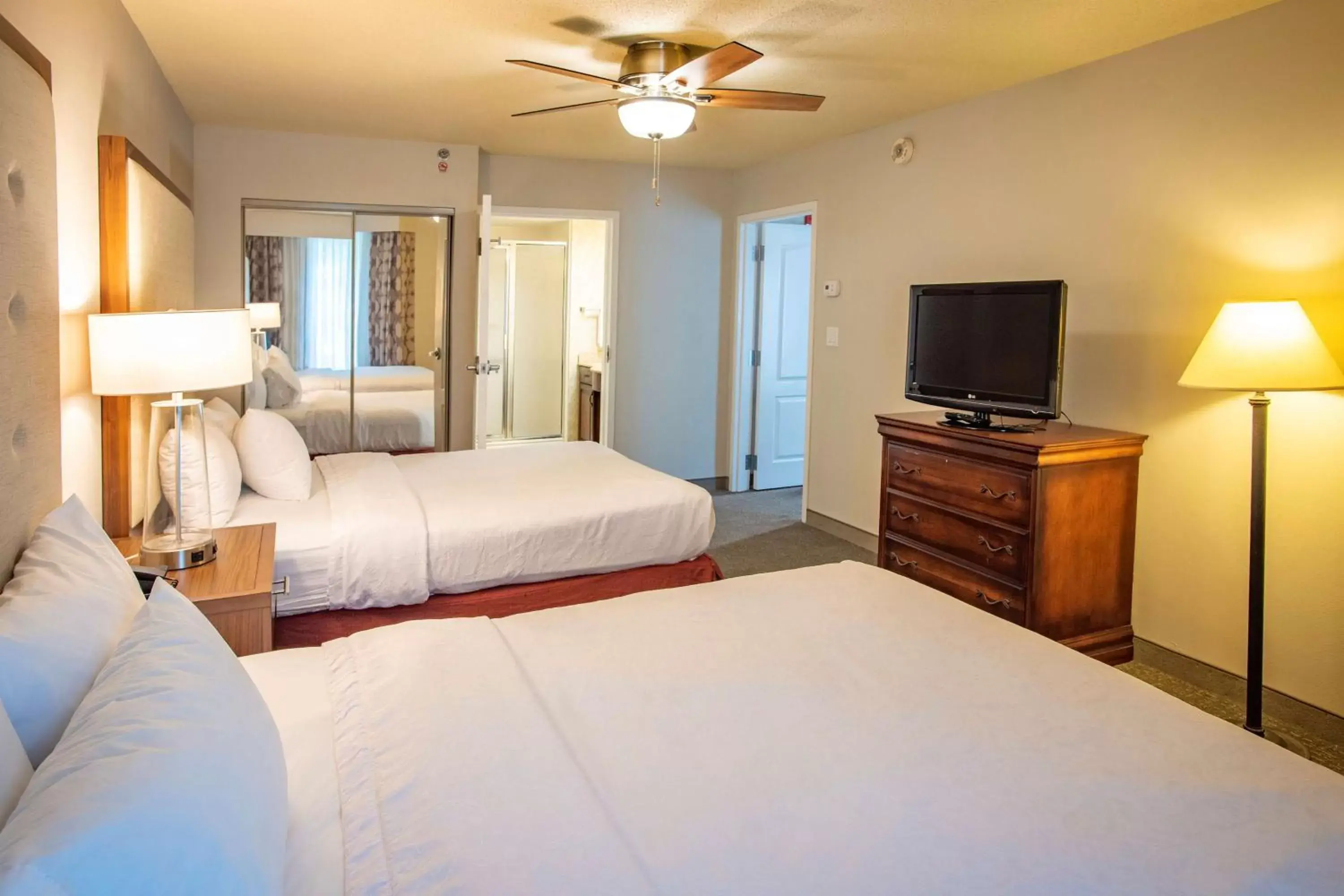 Bed, TV/Entertainment Center in Homewood Suites by Hilton Pensacola Airport-Cordova Mall Area