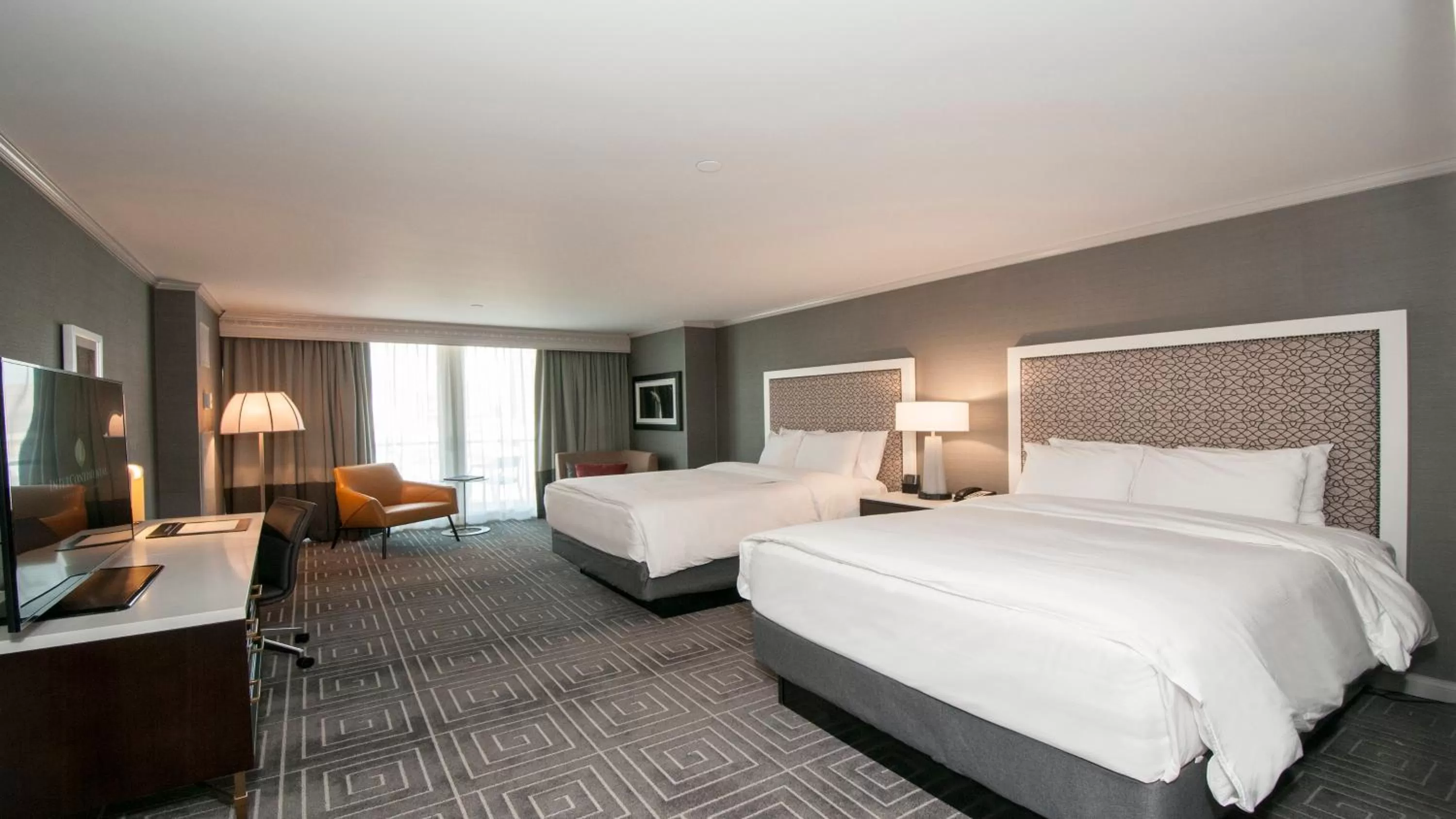 Photo of the whole room, Bed in InterContinental Kansas City at the Plaza by IHG