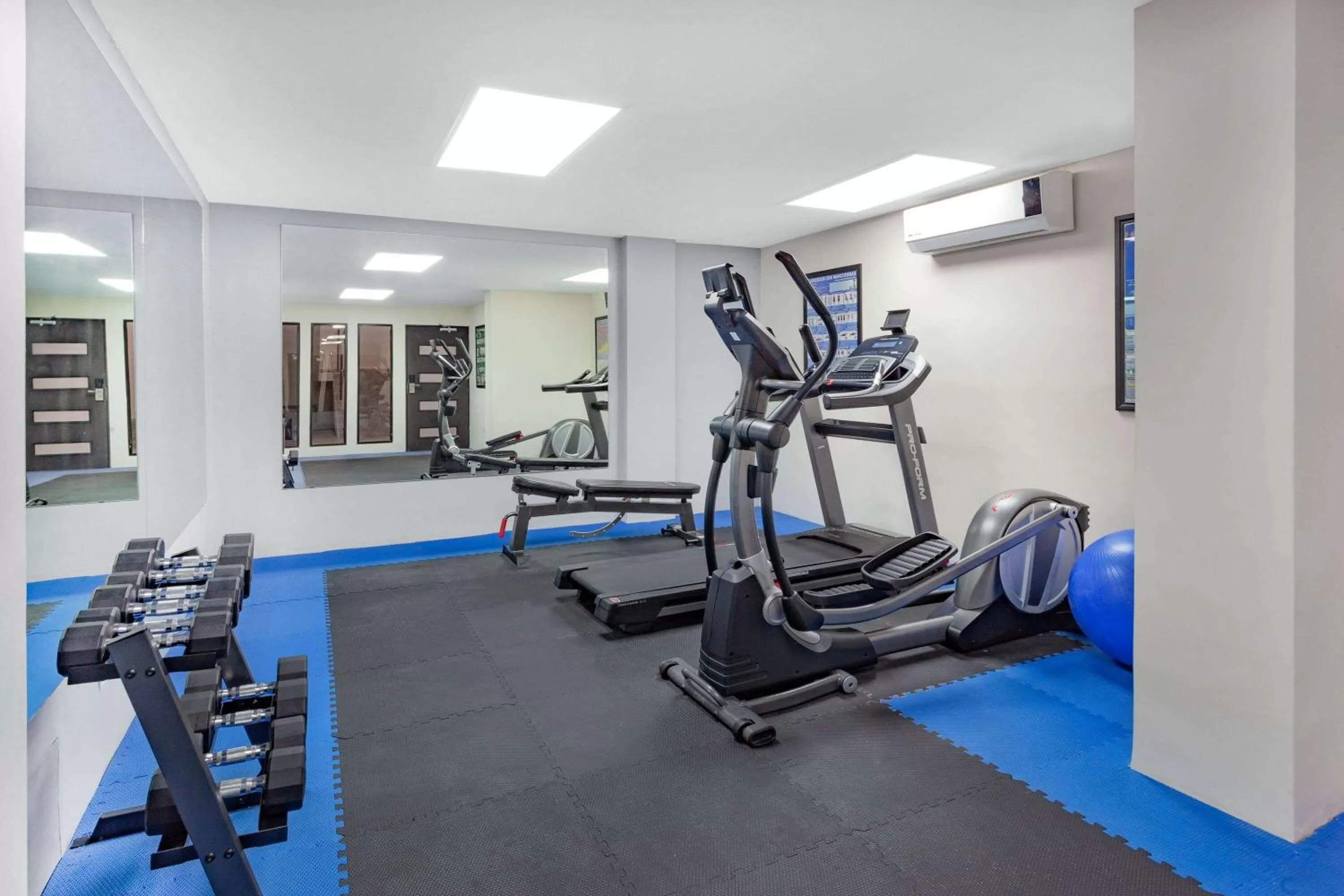 Fitness centre/facilities in Days Inn by Wyndham Piedras Negras