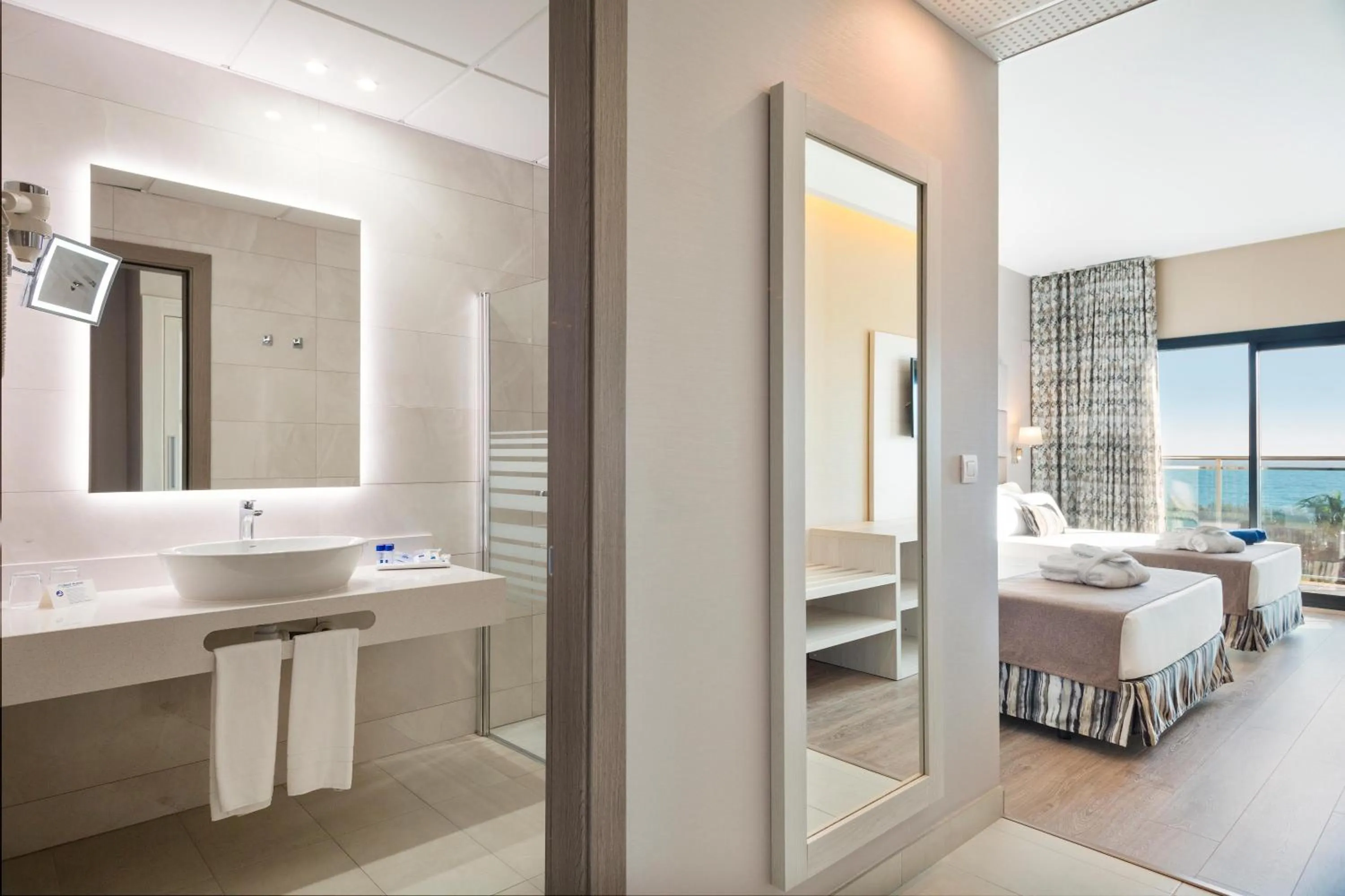 Photo of the whole room, Bed in Hotel Best Costa Ballena