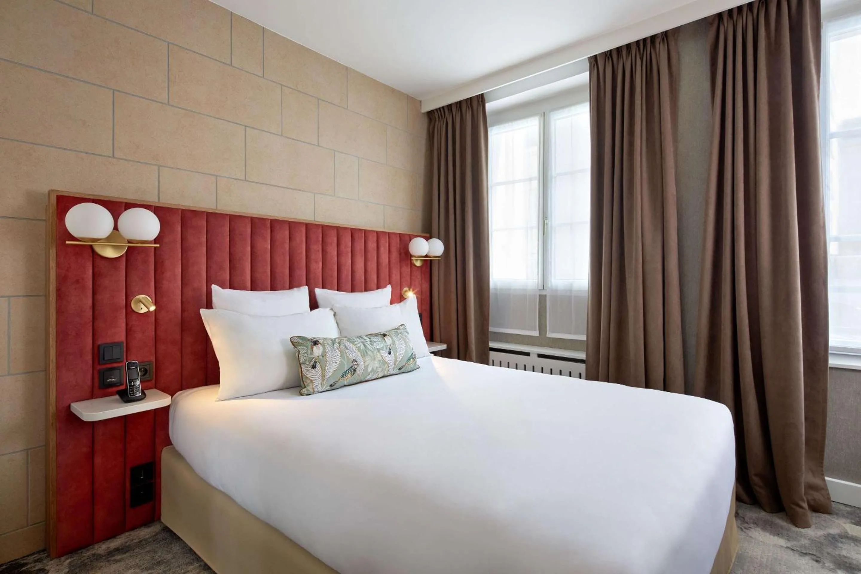 Bedroom, Bed in Best Western Saint-Louis - Grand Paris - Vincennes