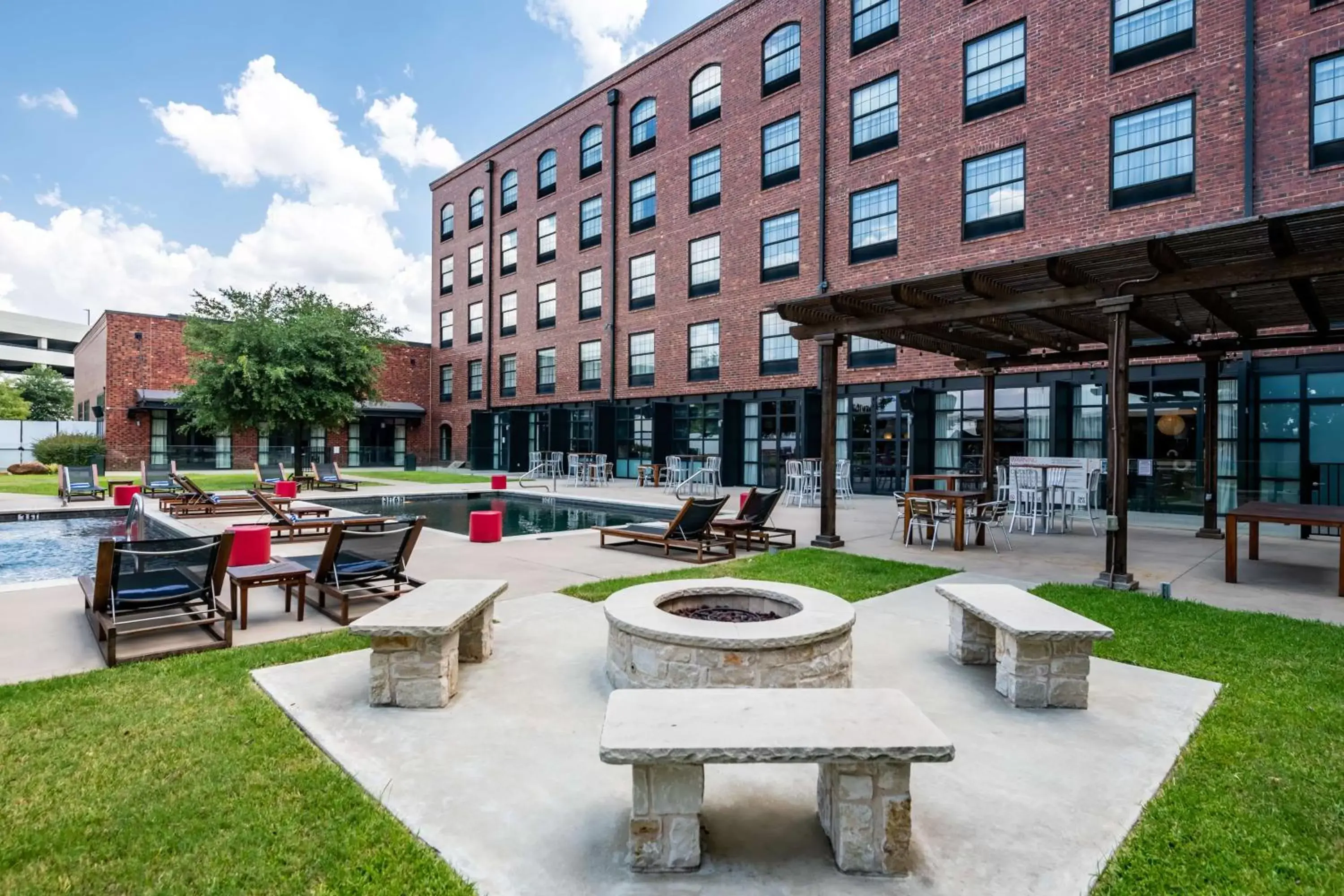 Patio, Property Building in NYLO Las Colinas Hotel, Tapestry Collection by Hilton