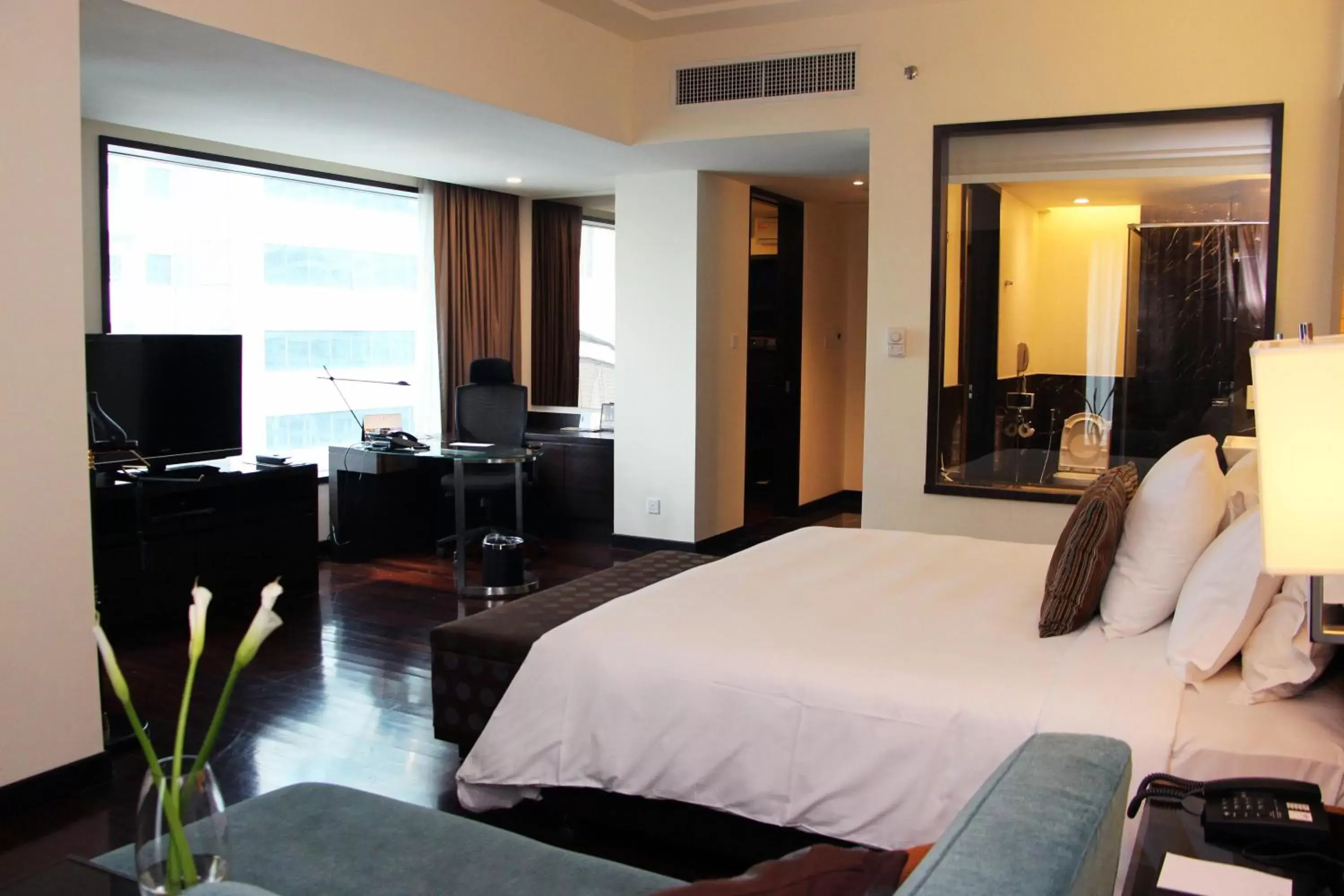 Bed, TV/Entertainment Center in Impiana KLCC Hotel