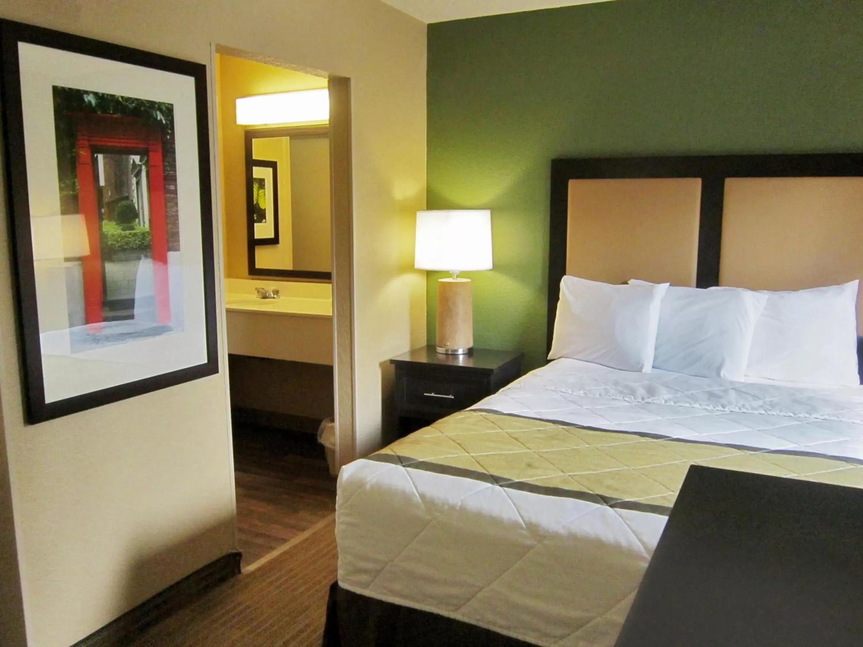 Bed in Extended Stay America Suites - Richmond - W Broad Street - Glenside - North