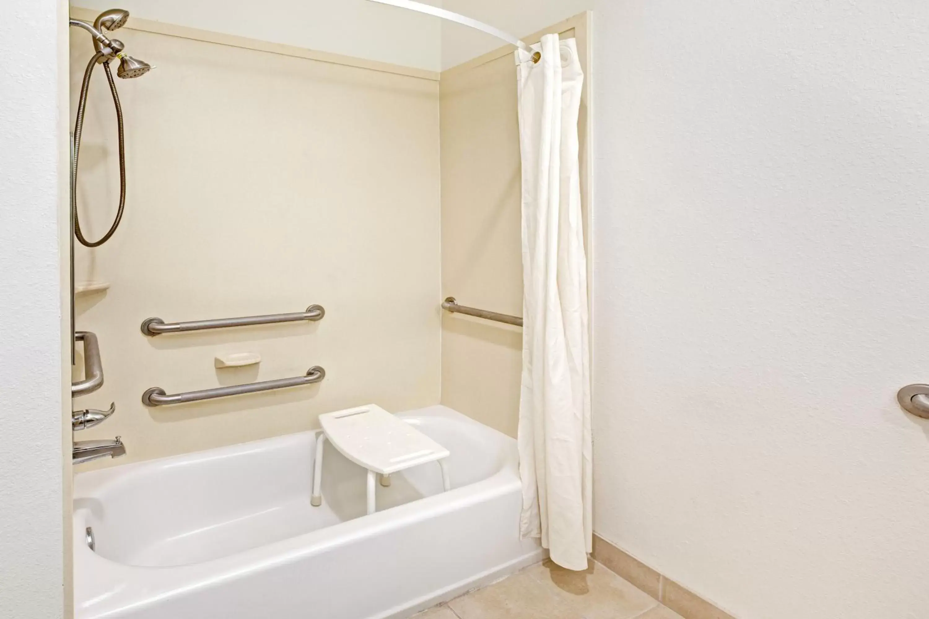 Bathroom in Scottish Inns and Suites - La Porte