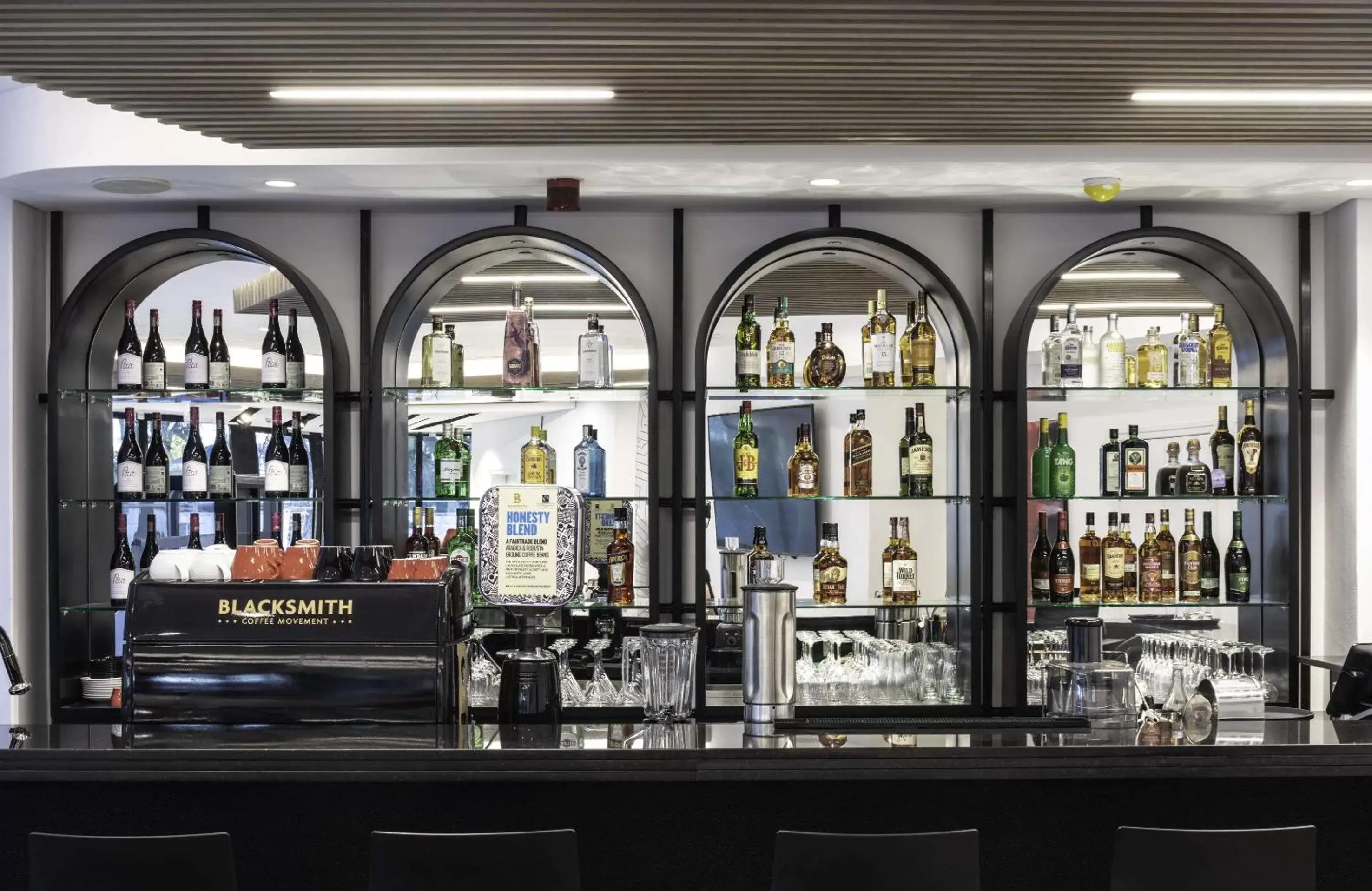 Lounge or bar in ANEW Hotel Green Point Cape Town