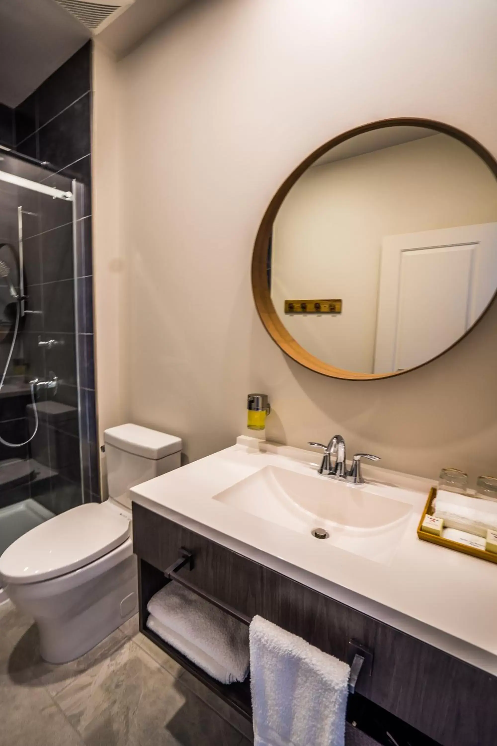 Bathroom in Le Bellevue Modern Lodge