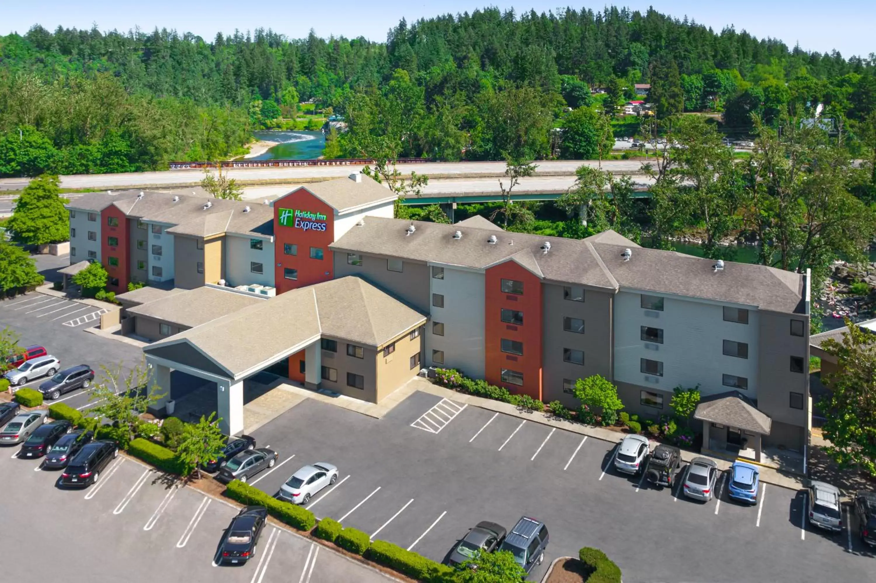 Property building, Bird's-eye View in Holiday Inn Express Portland SE - Clackamas Area, an IHG Hotel