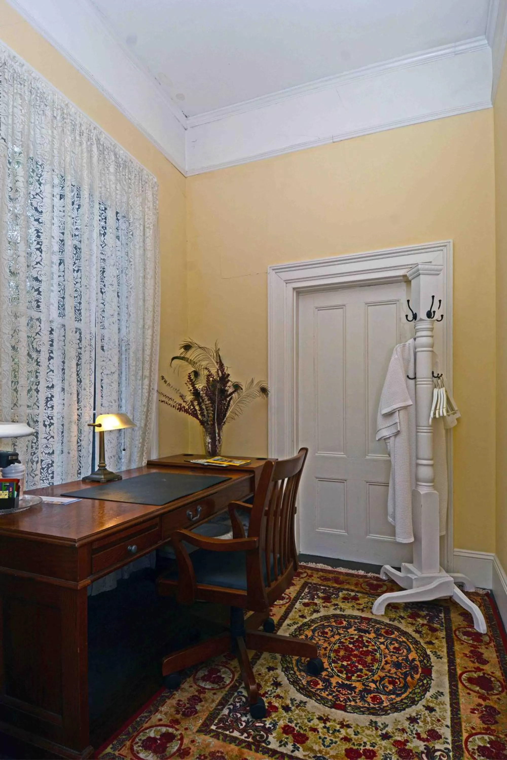 Business facilities in 1872 Denham Inn