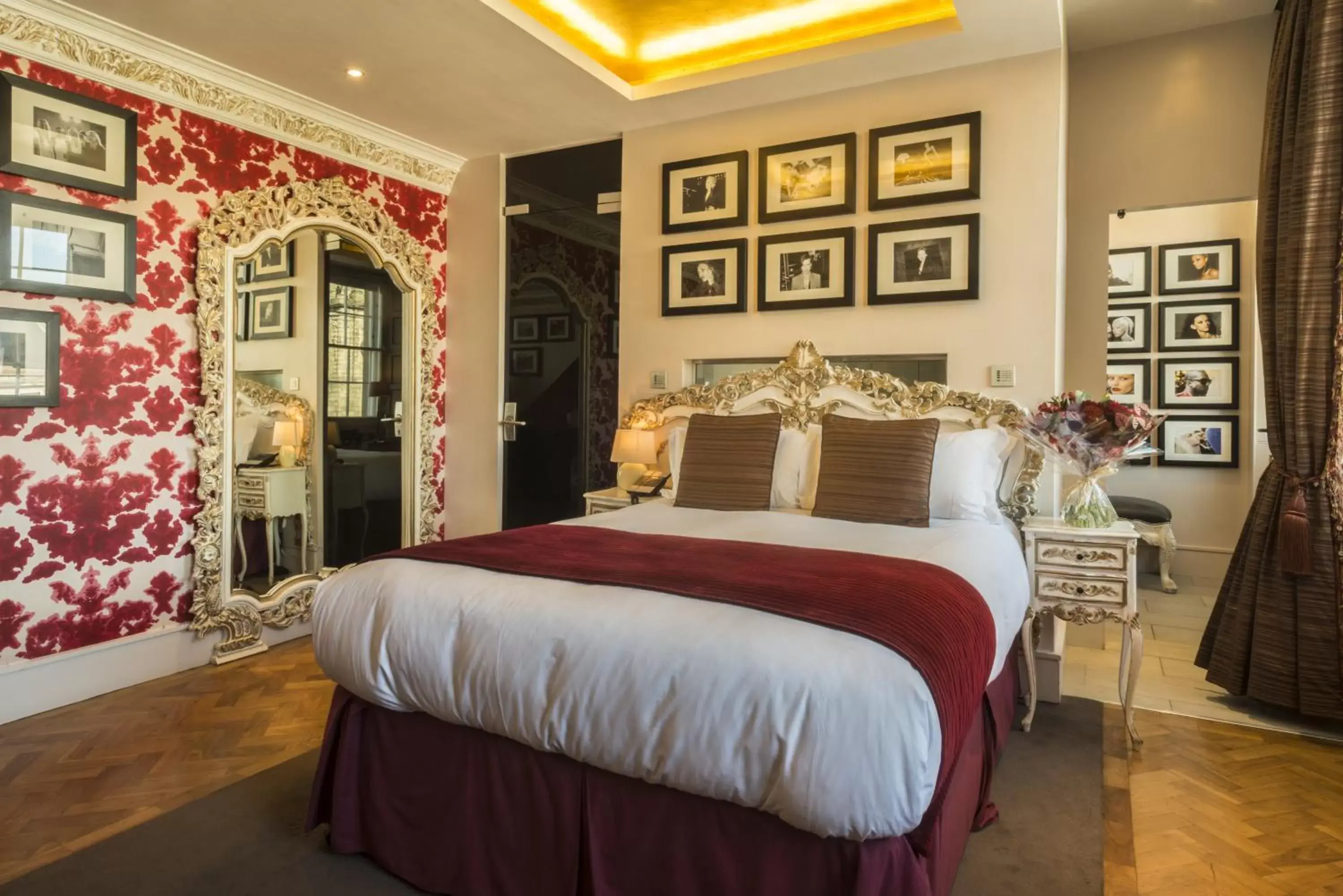 Executive Double Room in Le Monde Hotel Executive Double Room in Le Monde Hotel