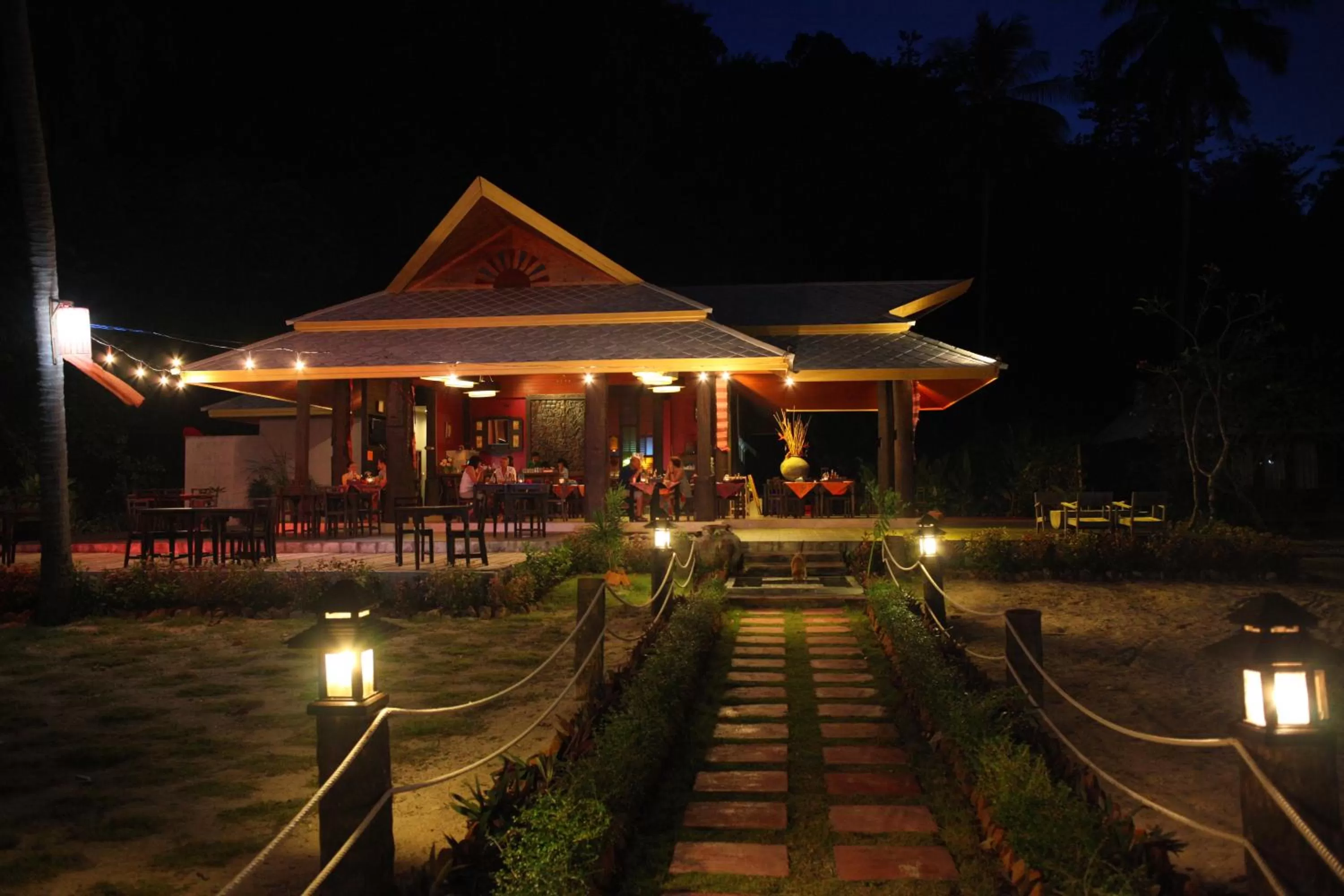 Restaurant/places to eat in Thanya Beach Resort - SHA Plus