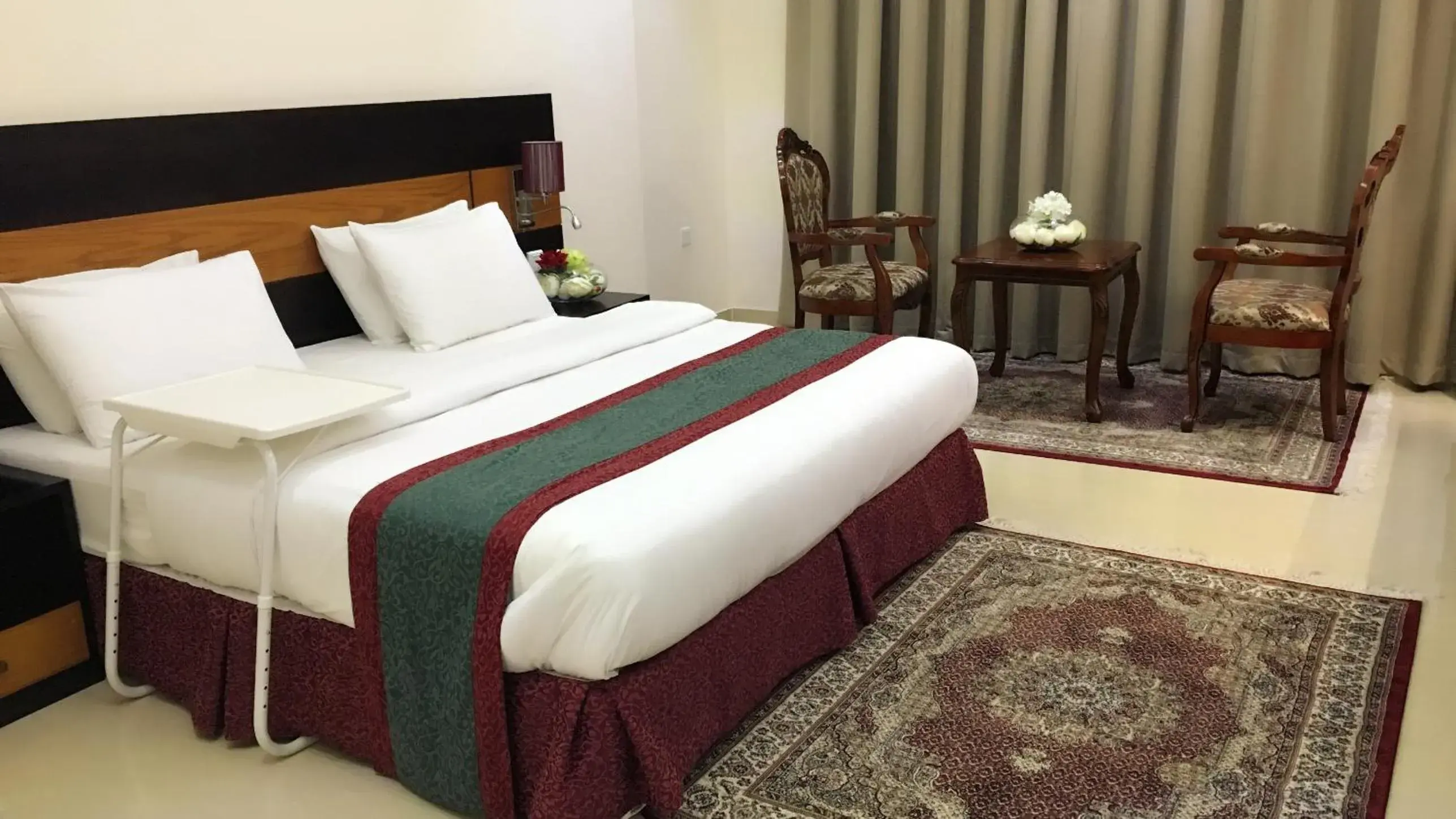 Bedroom, Bed in Muscat International Hotel Plaza