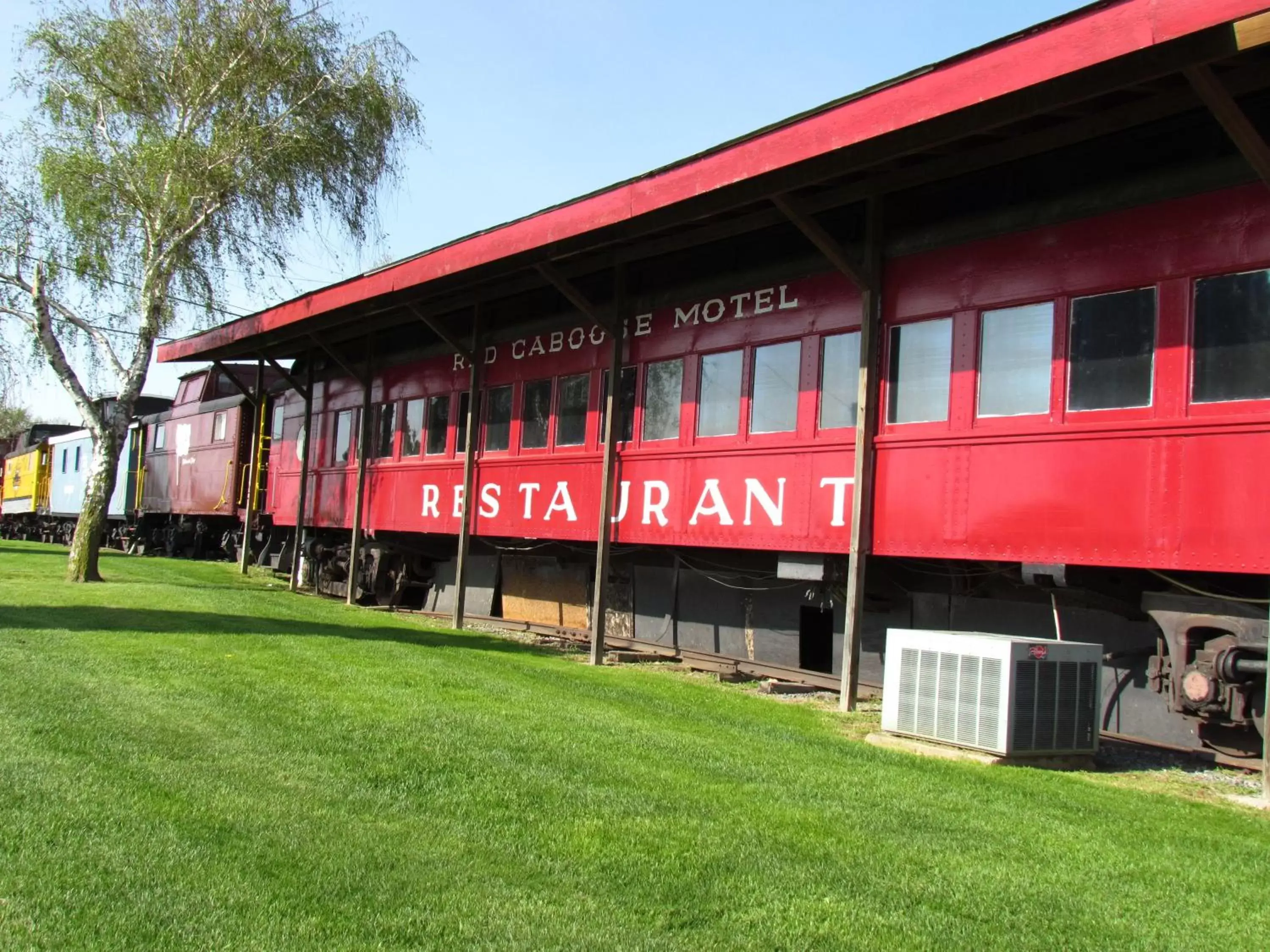 Restaurant/places to eat, Property Building in Red Caboose Motel & Restaurant