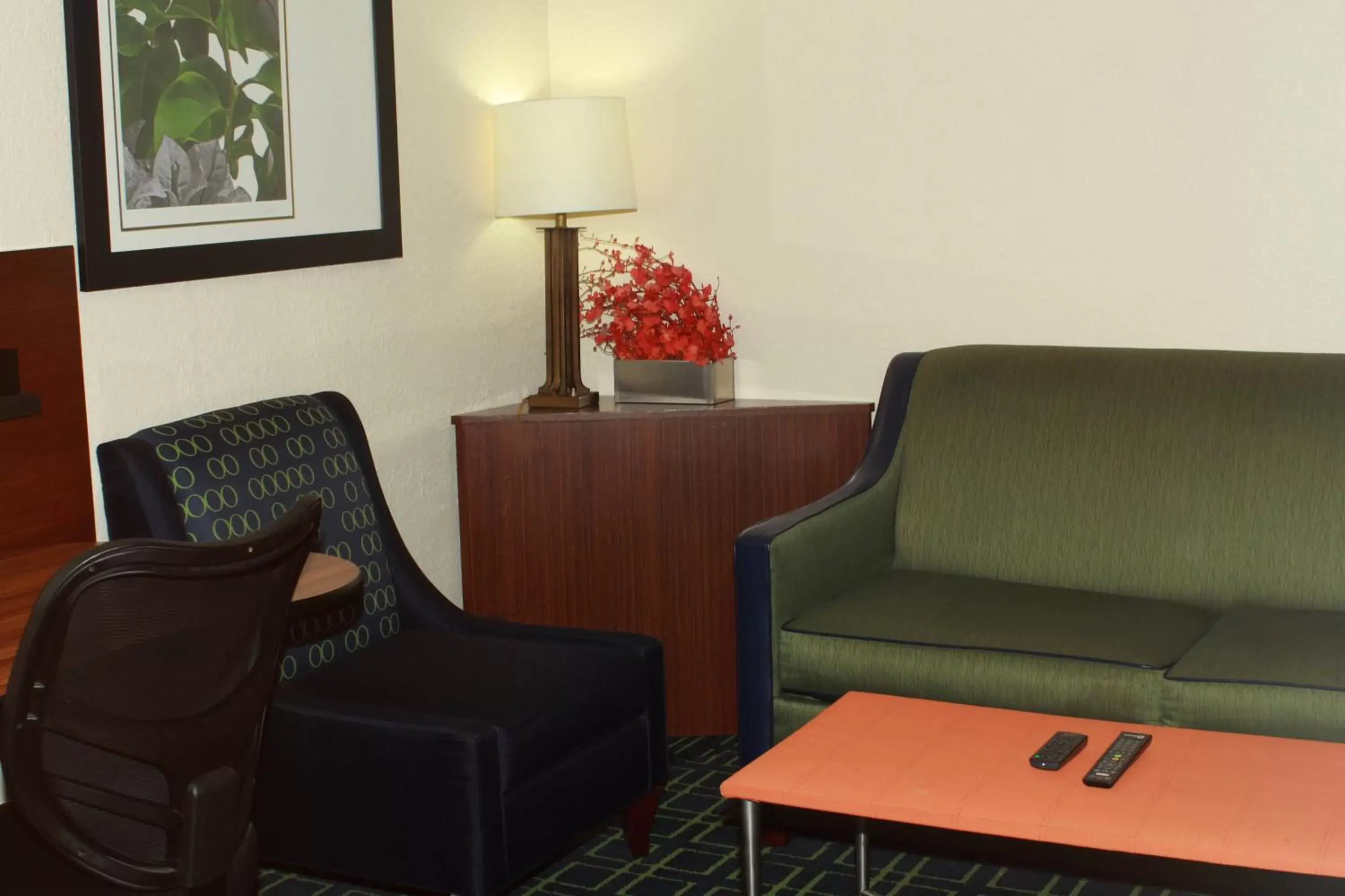 Photo of the whole room, Seating Area in Fairfield Inn & Suites by Marriott Fairmont