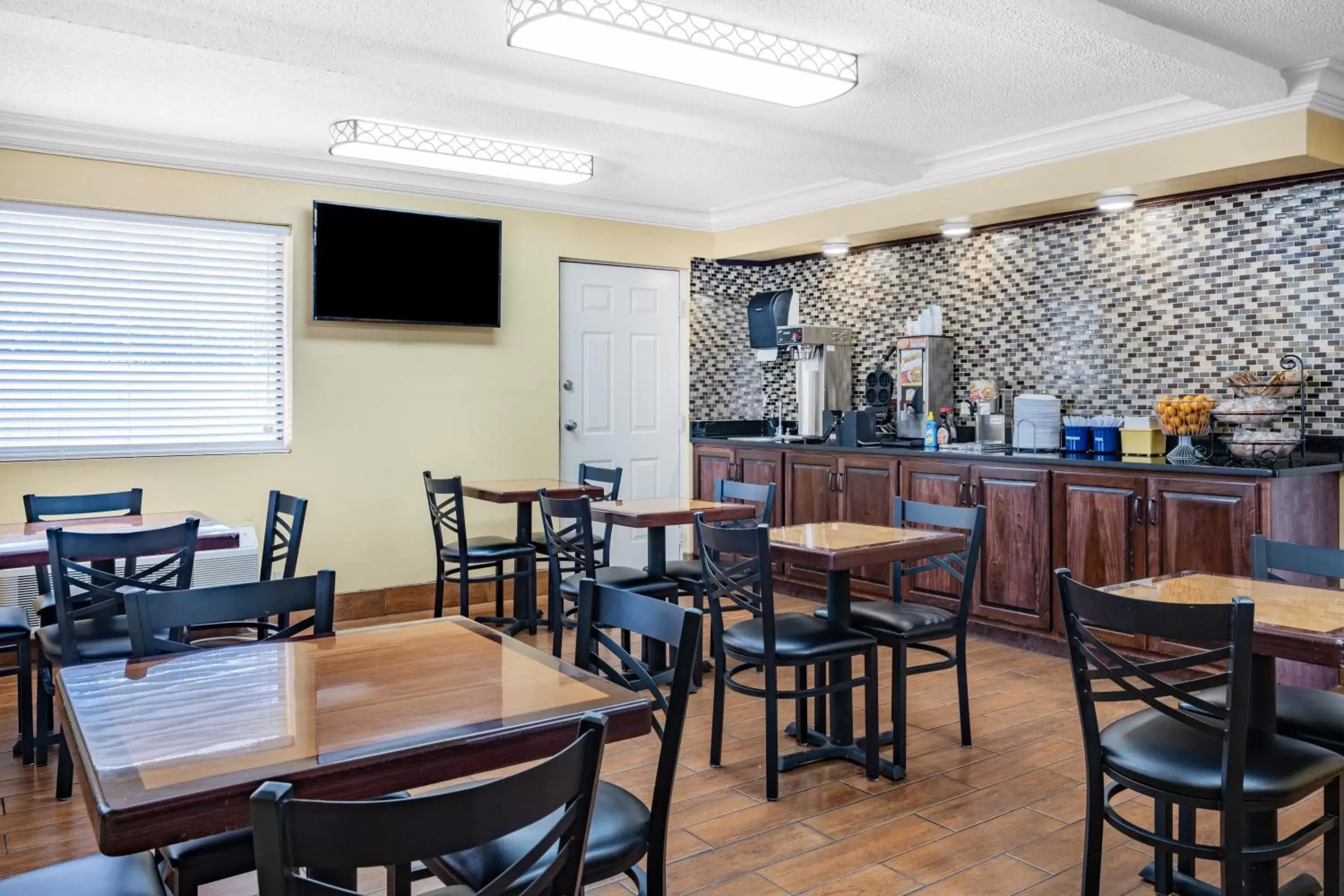 Breakfast, Restaurant/Places to Eat in Days Inn by Wyndham Macon I-475