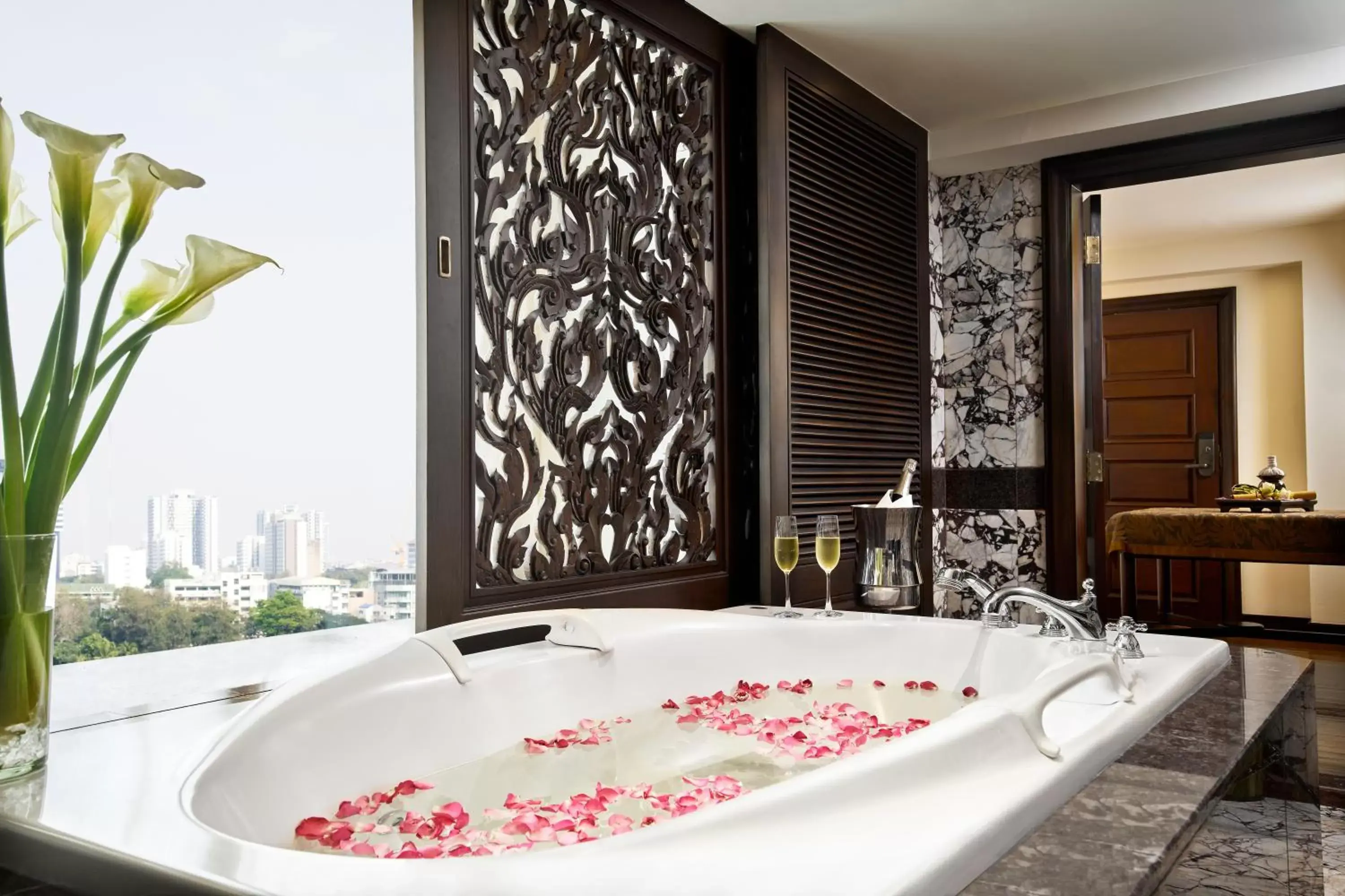Bathroom in Anantara Siam Bangkok Hotel