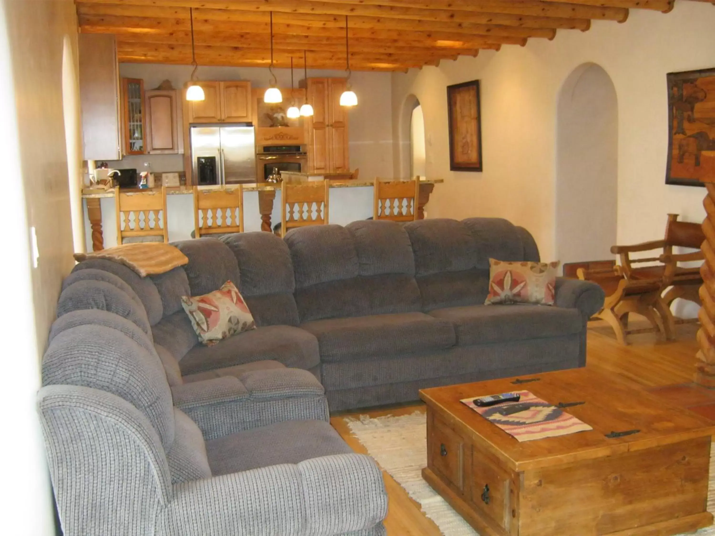 Living room, Lounge/Bar in Shady Brook Inn Village/Resort