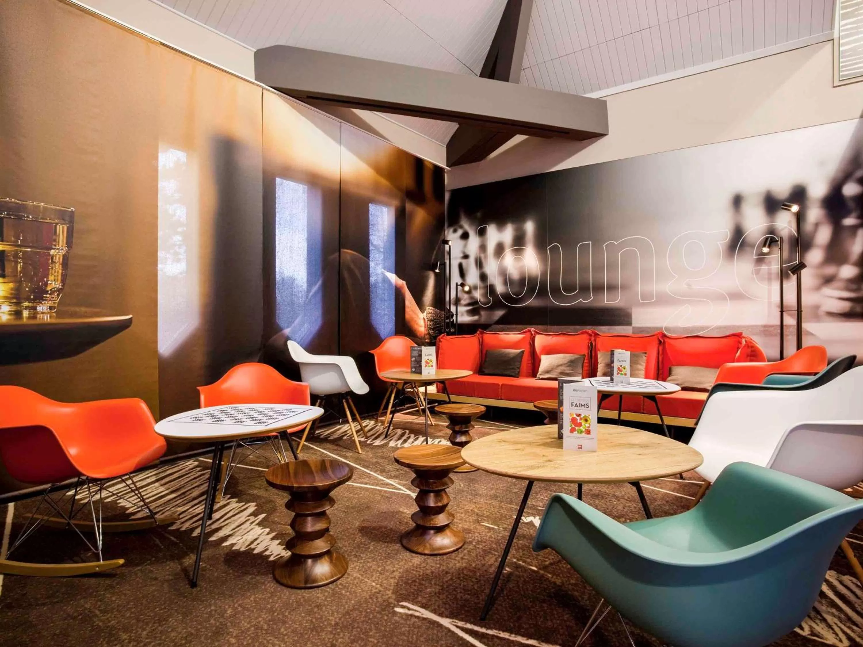 Lounge or bar in Ibis Provins