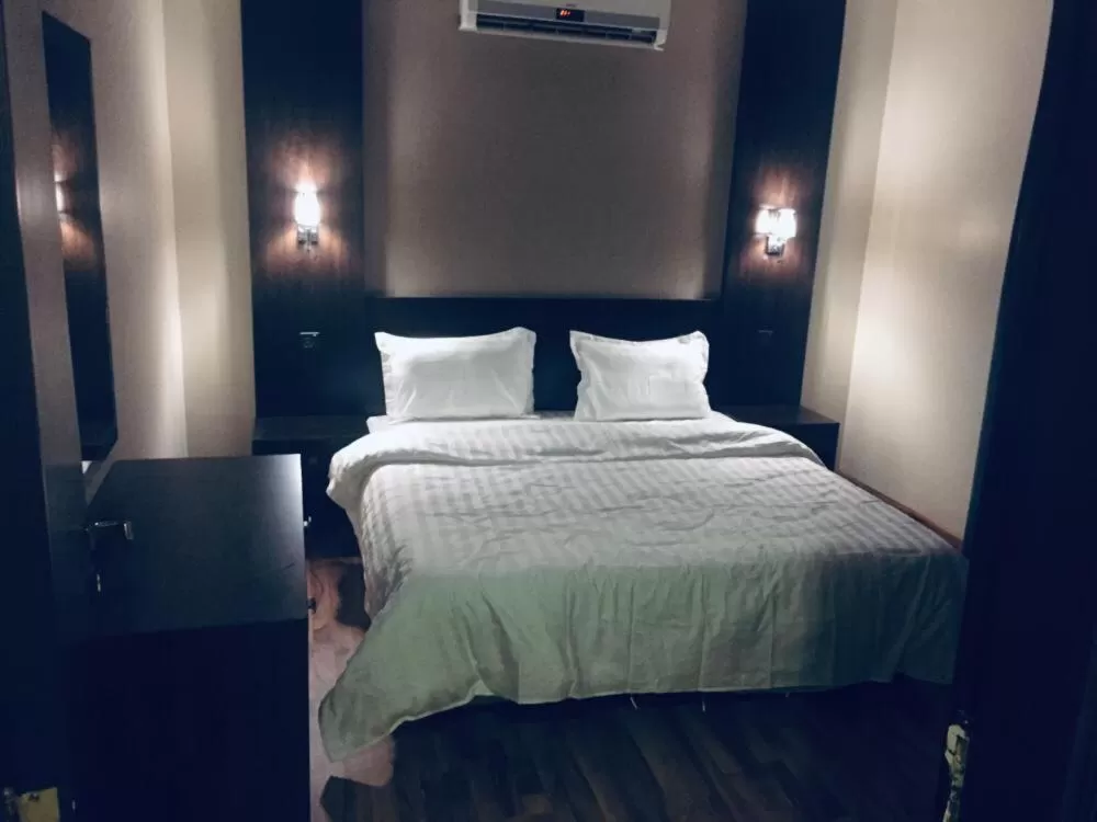 Bedroom, Bed in شقق درر رامه للشقق المخدومة 10