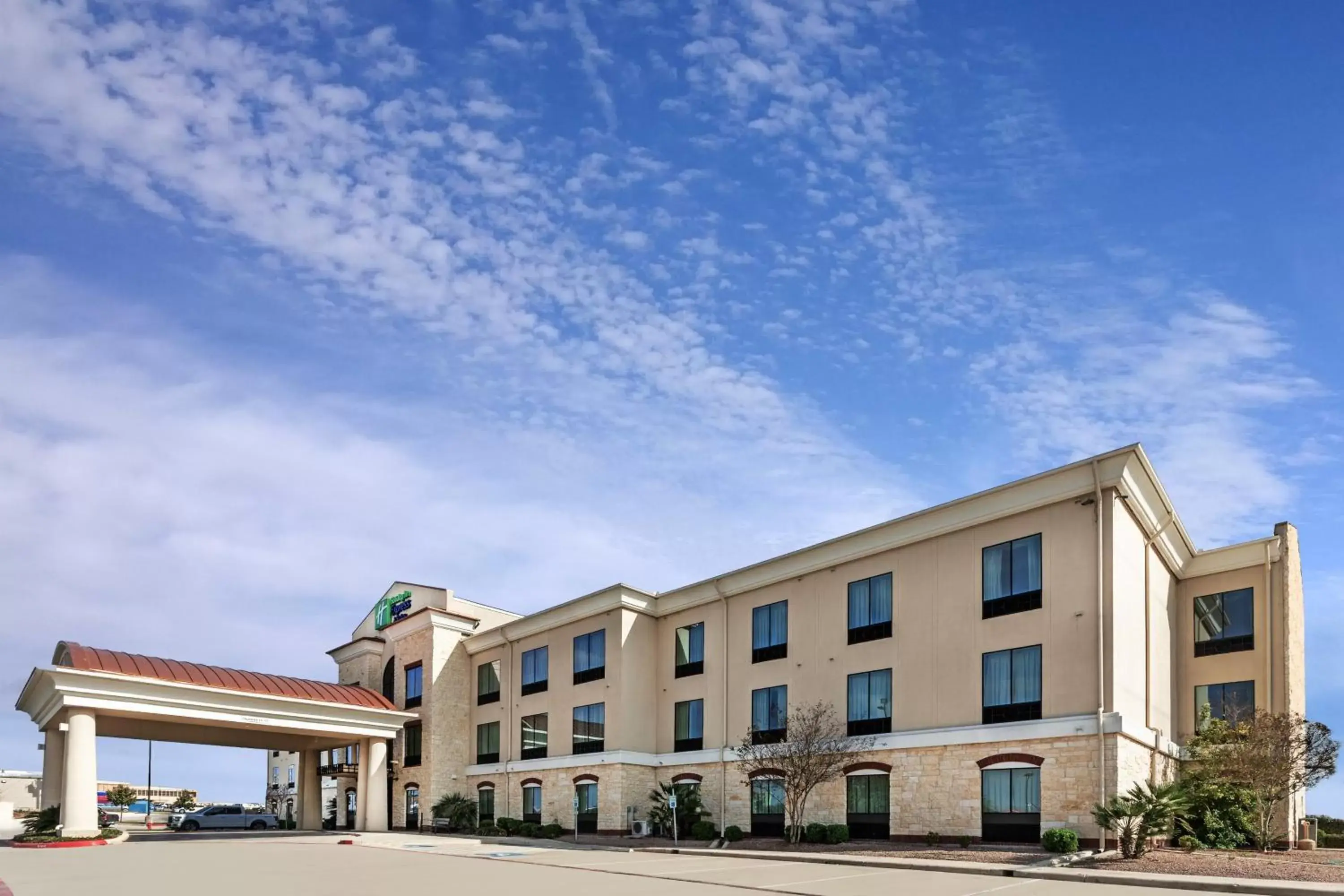 Property Building in Holiday Inn Express Hotel & Suites Floresville, an IHG Hotel