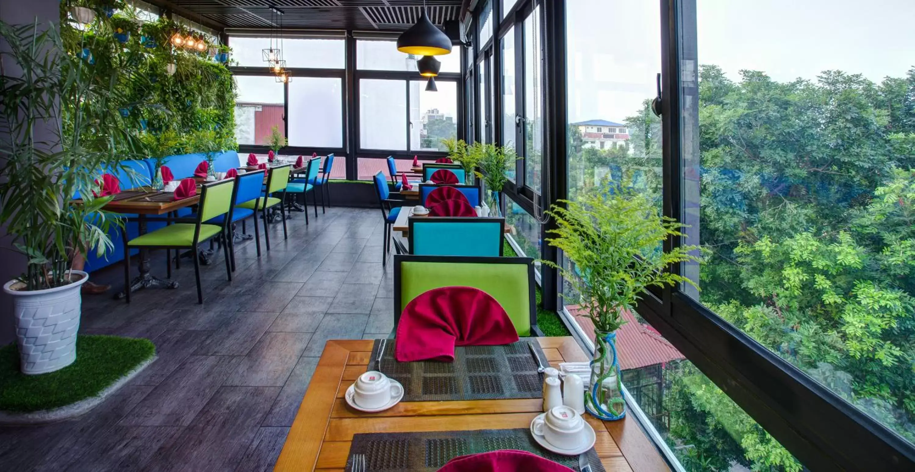 Restaurant/places to eat in Hanoi La Selva Hotel