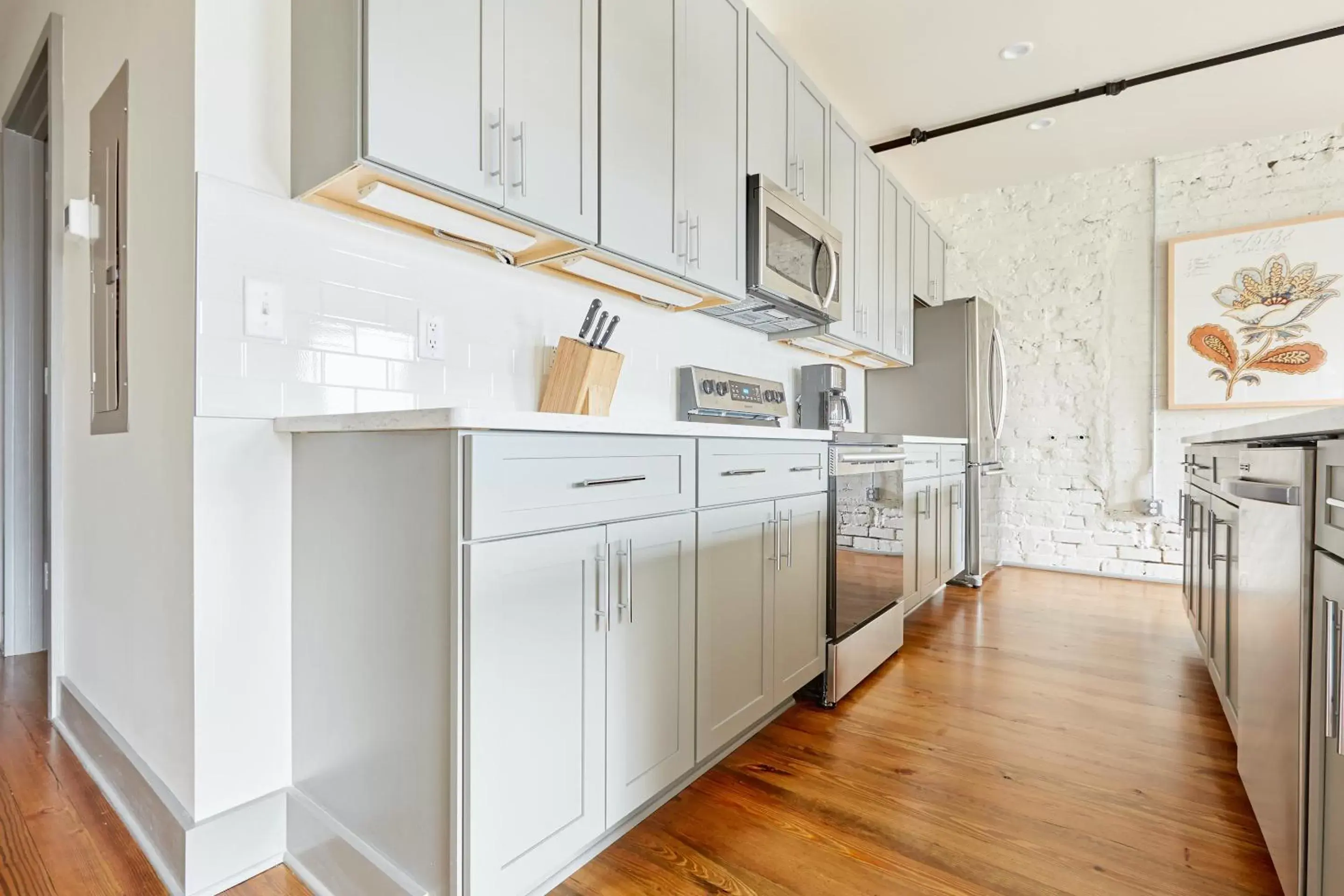 Living room, Kitchen/Kitchenette in Sonder Ellis Square