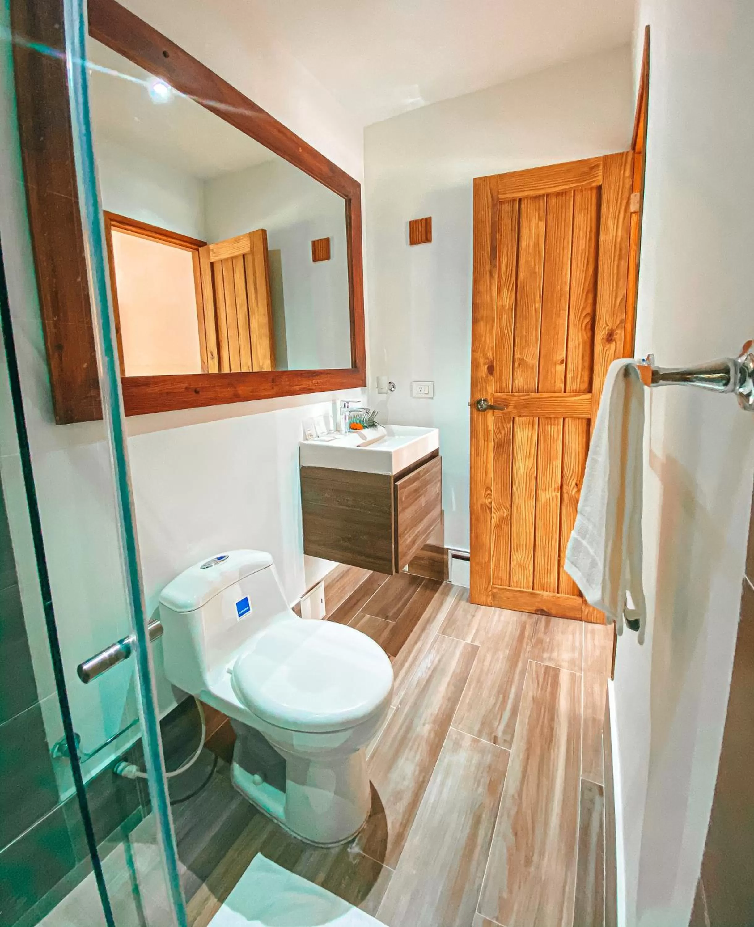 Bathroom in In Di House of Reggae Boutique