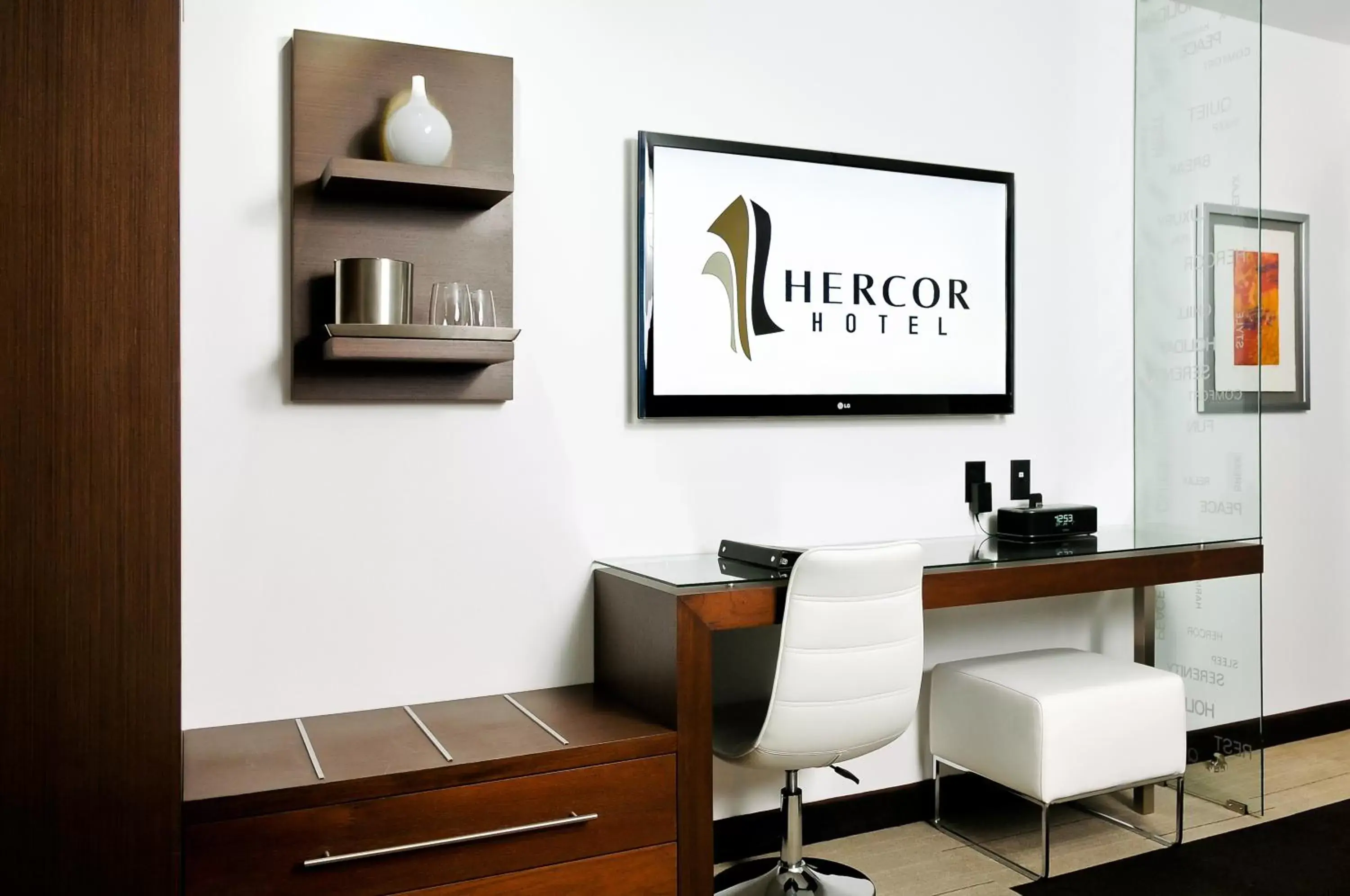 TV and multimedia in Hercor Hotel - Urban Boutique