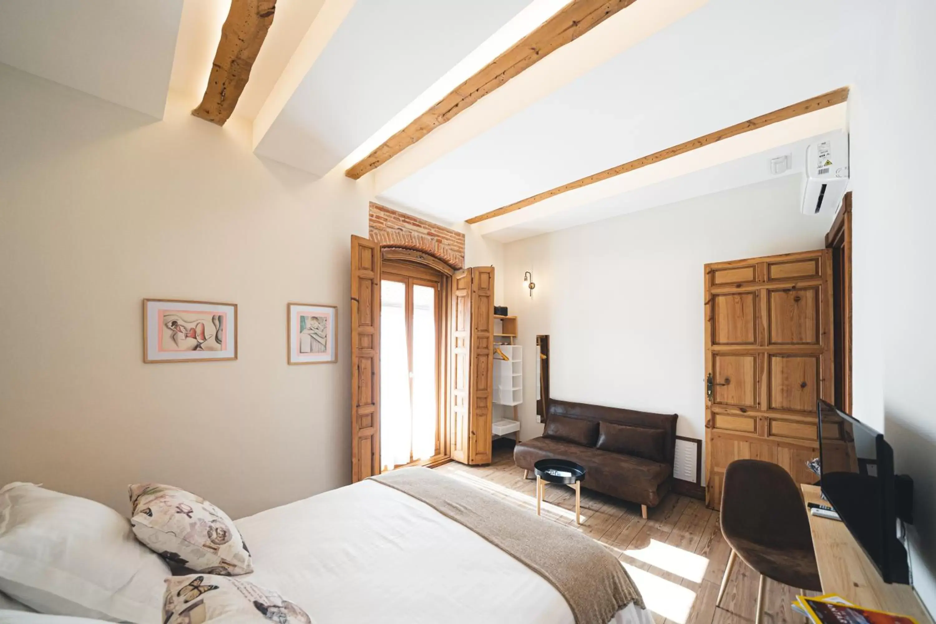 Photo of the whole room, Bed in La Casa del Médico Hostería Rural