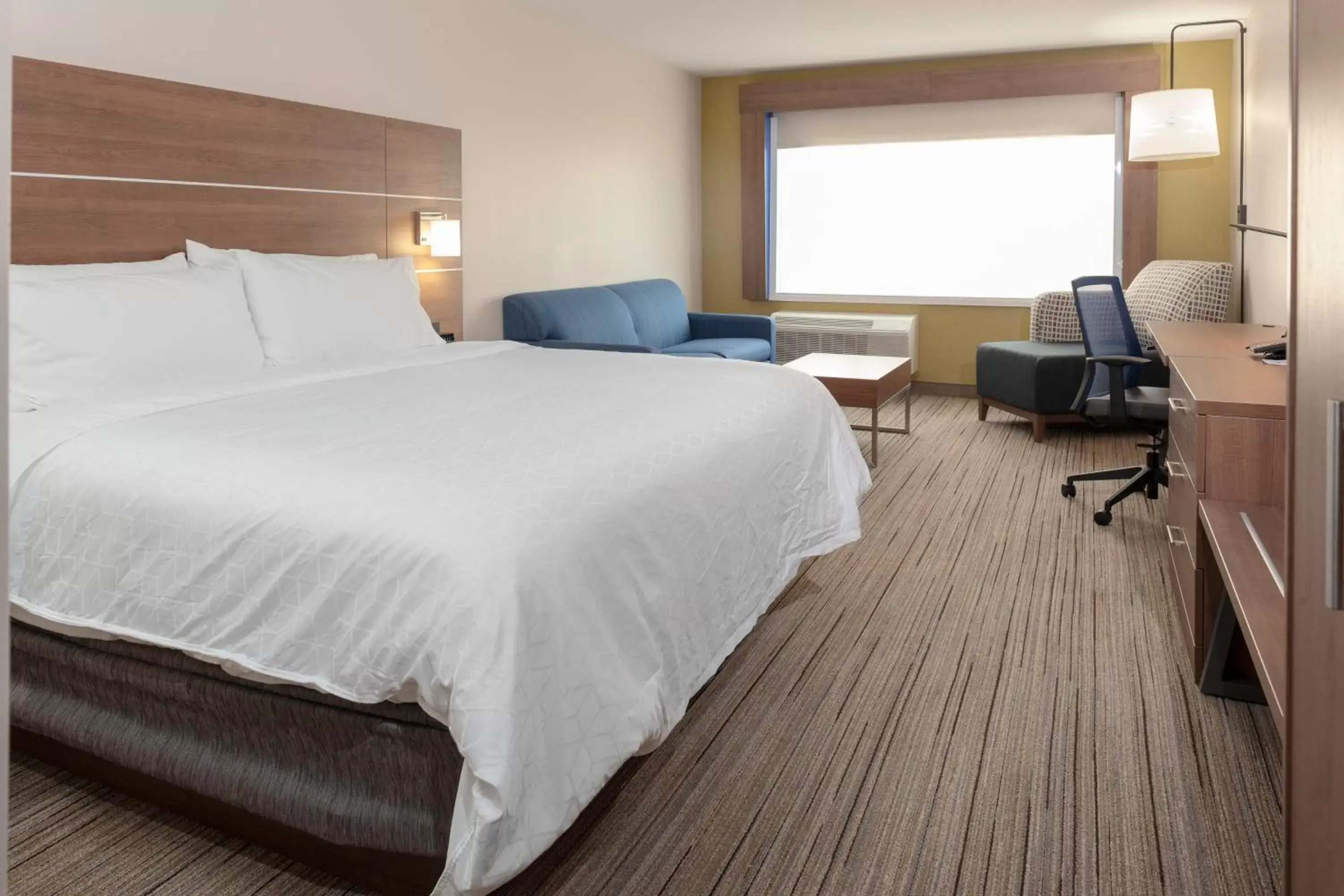 Photo of the whole room, Bed in Holiday Inn Express & Suites - Gilbert - East Mesa by IHG Photo of the whole room, Bed in Holiday Inn Express & Suites - Gilbert - East Mesa by IHG