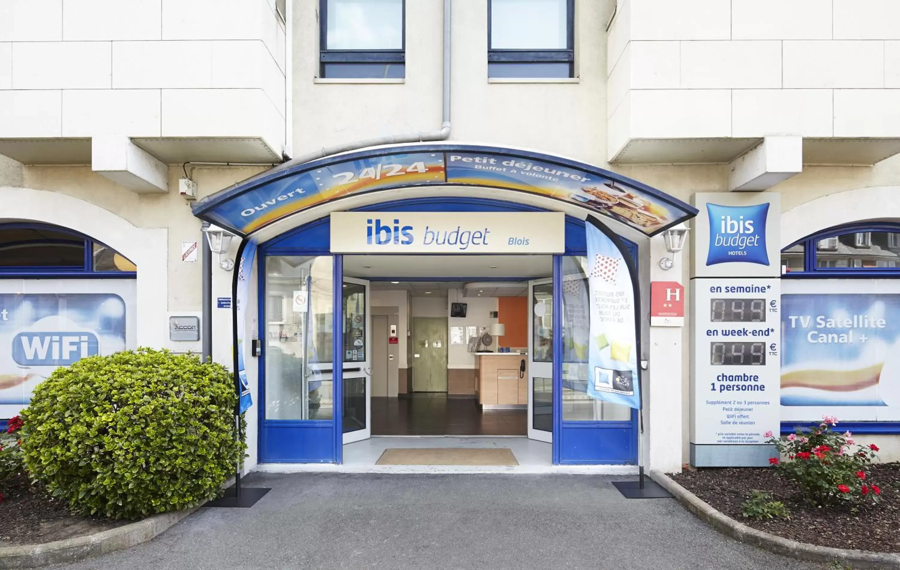 Facade/entrance in ibis budget Blois Centre