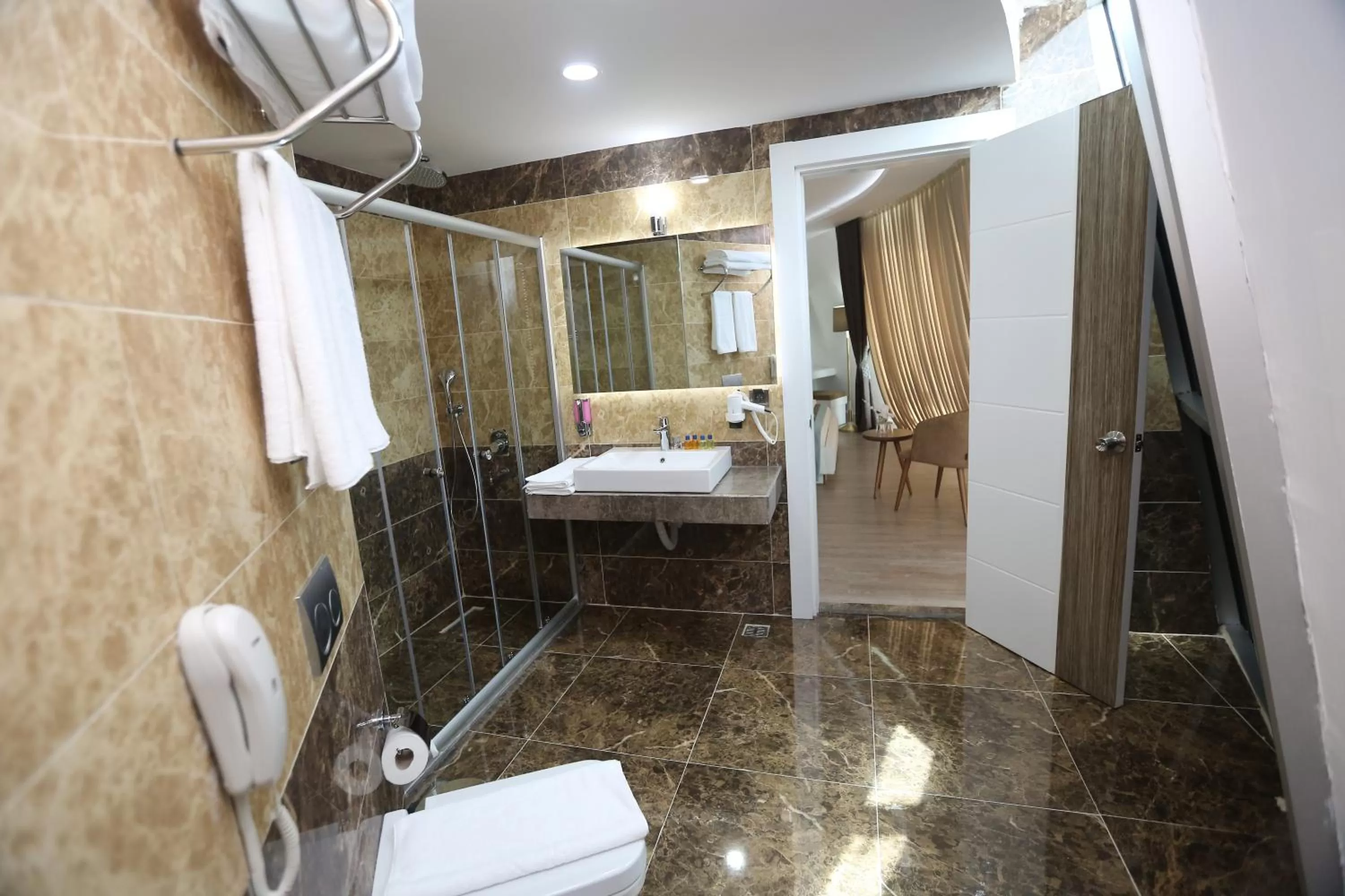 Shower in Elips Royal Hotel & SPA
