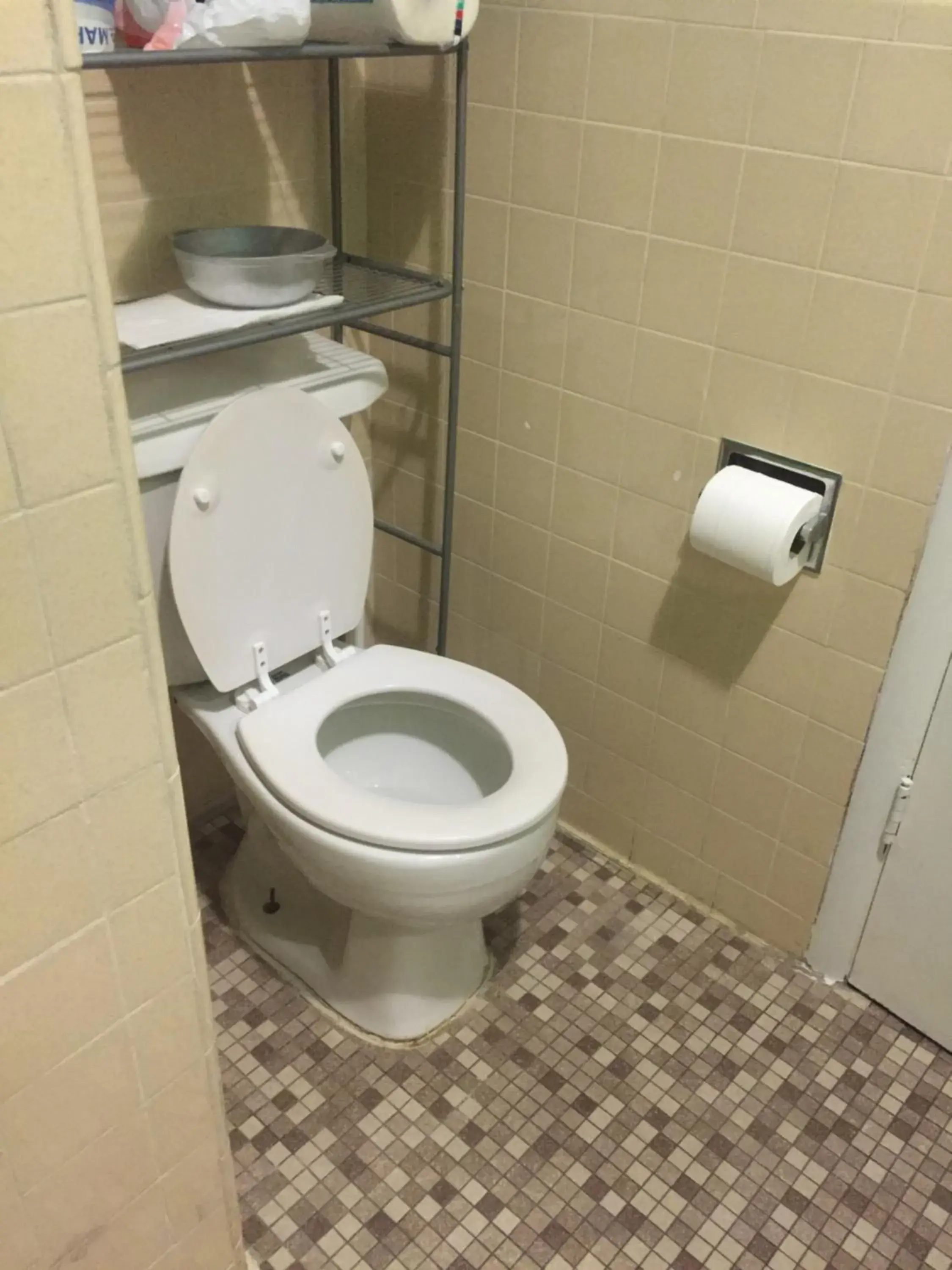 Toilet, Bathroom in Avenues Hostel