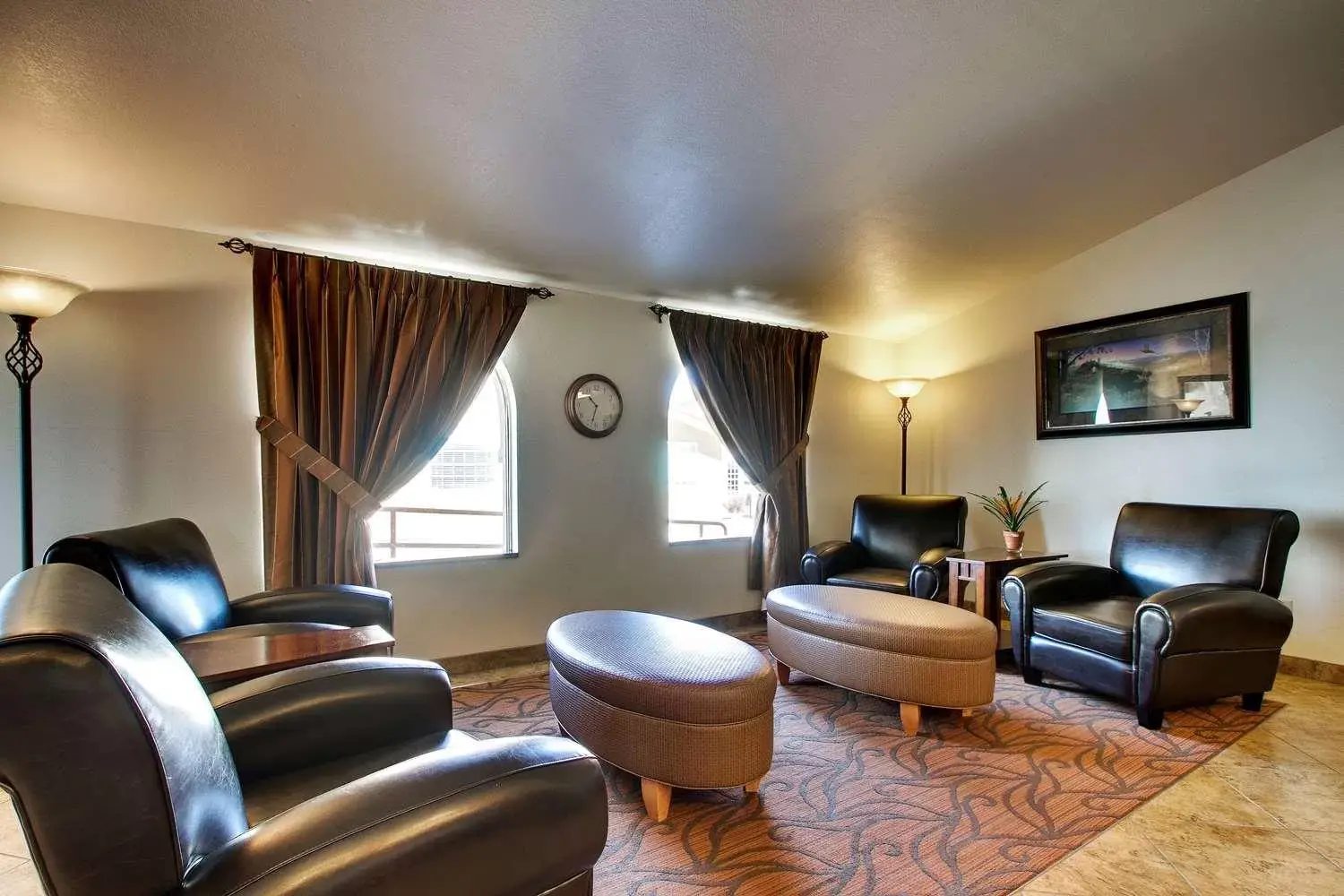 Communal lounge/ TV room, Seating Area in Best Western West Hills Inn