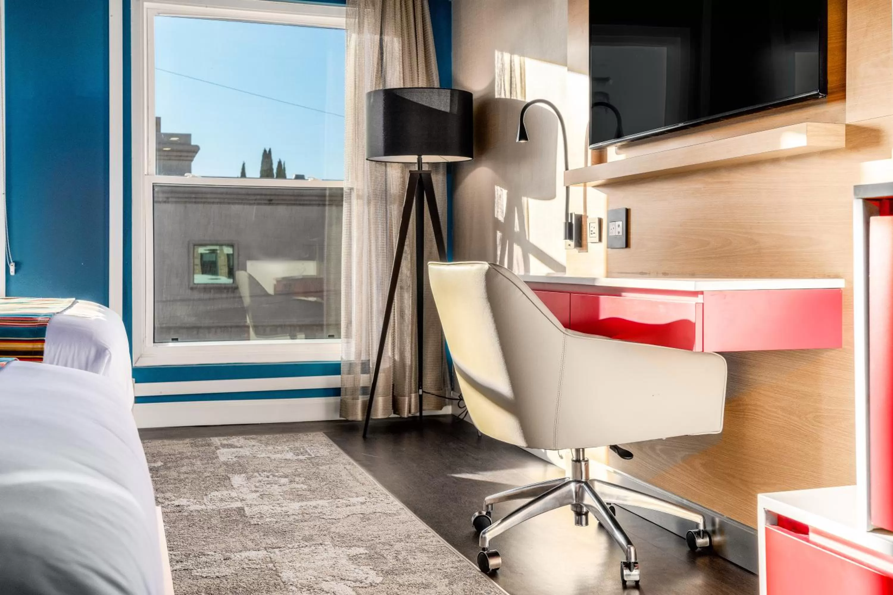 TV and multimedia in Century Park Hotel LA