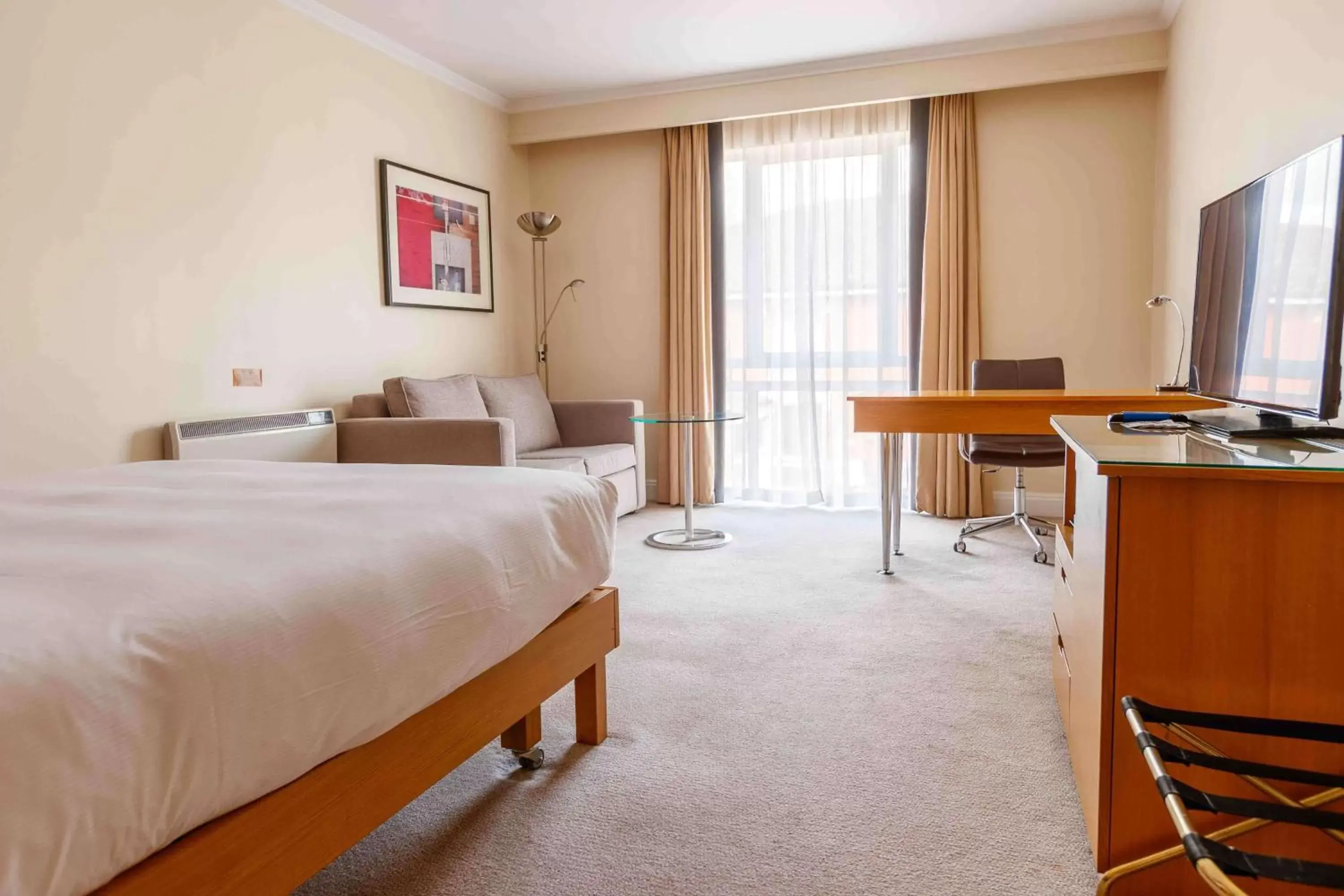 Bedroom in Hilton Northampton Hotel