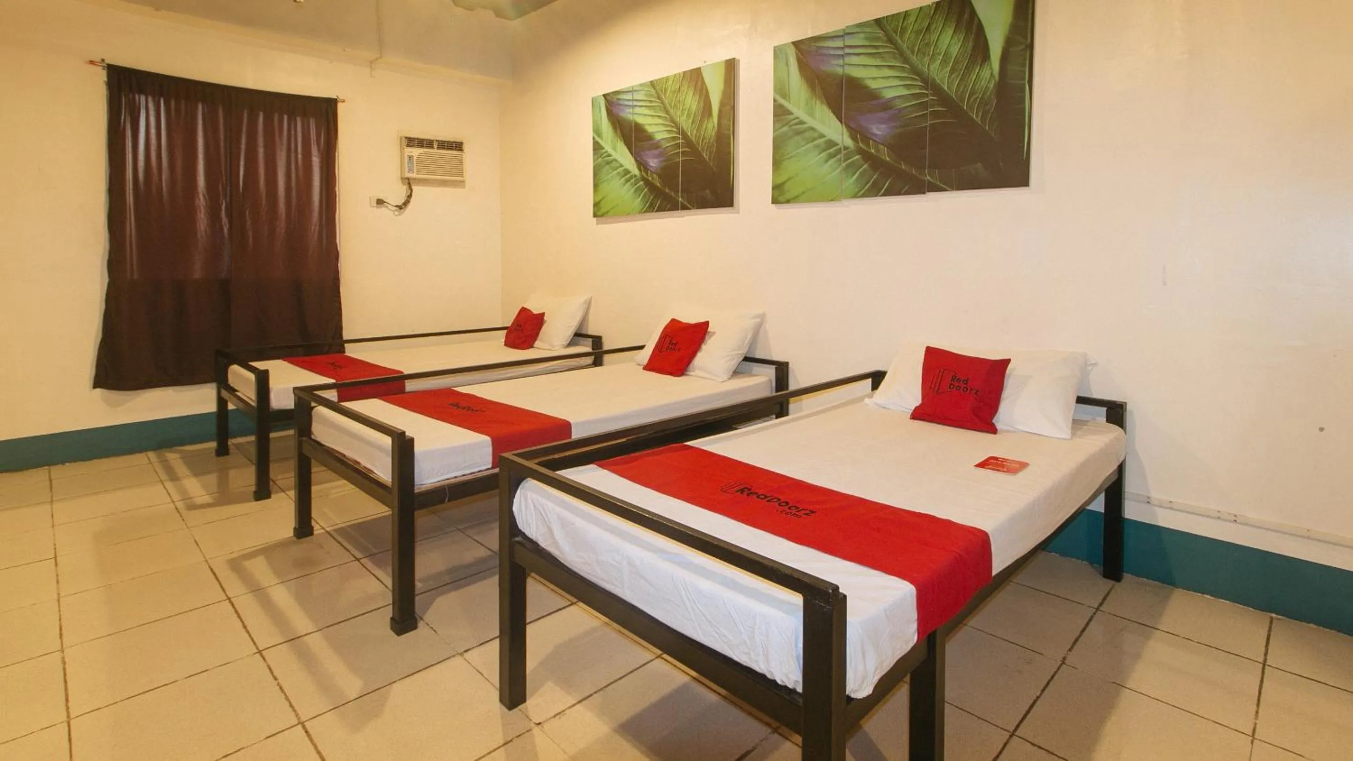 Photo of the whole room, Bed in RedDoorz at Crowne One Condo