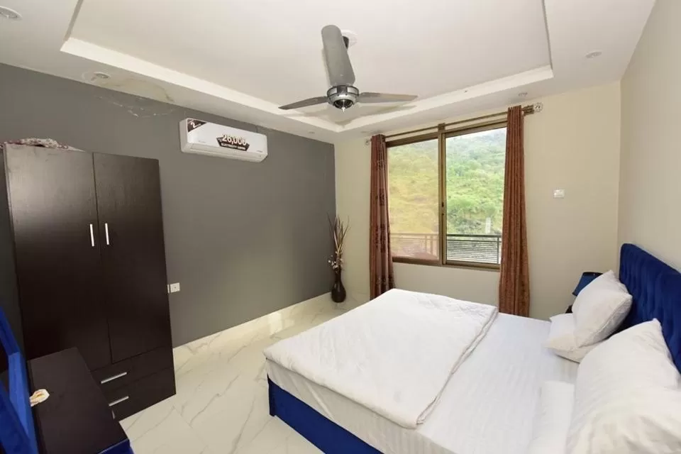 Photo of the whole room, Bed in Hotel La Orilla Muzaffarabad