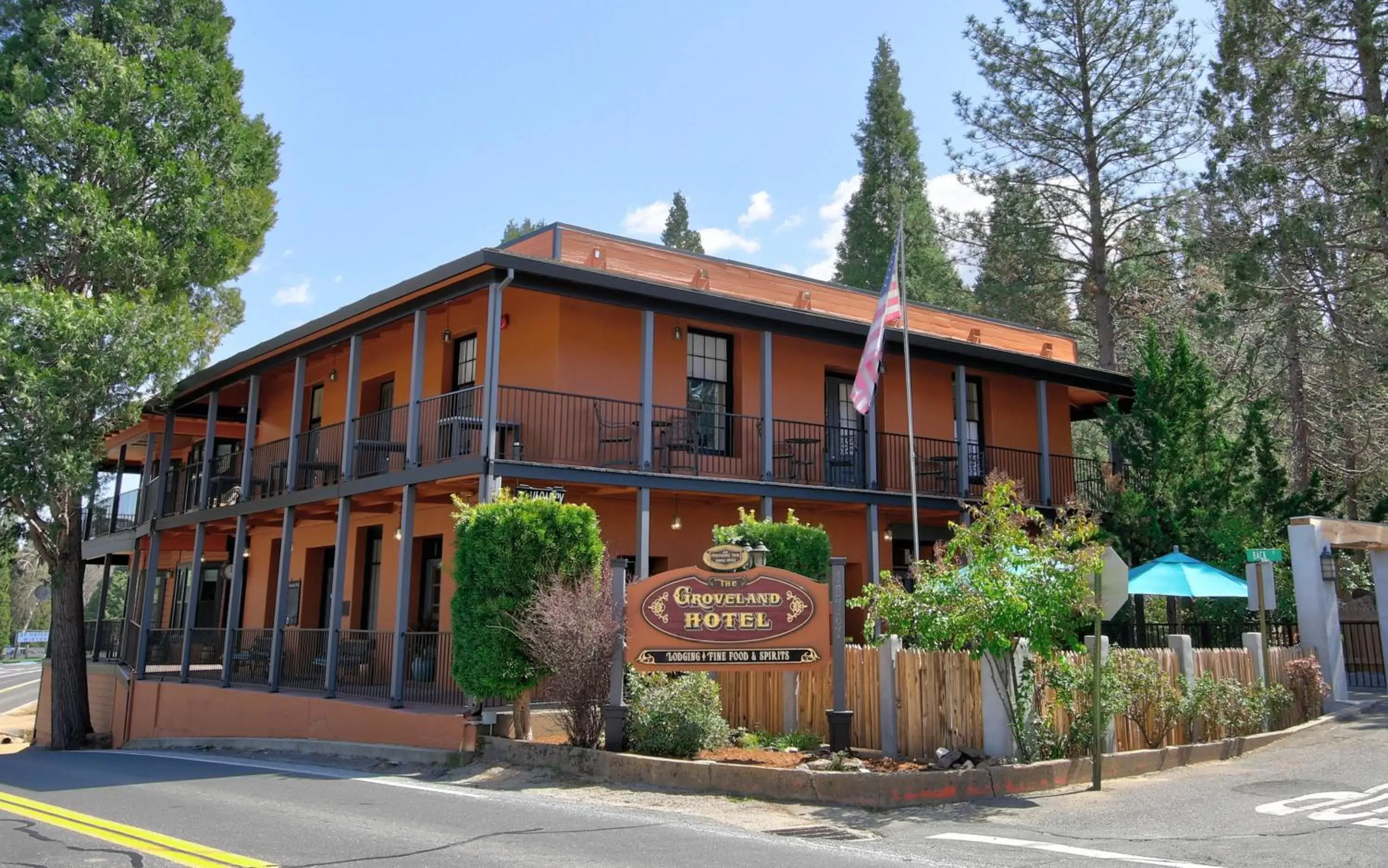 Facade/entrance, Property Building in The Groveland Hotel